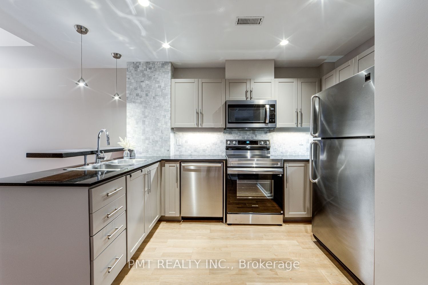 Unit 23 - 11 Niagara Street, Toronto 3