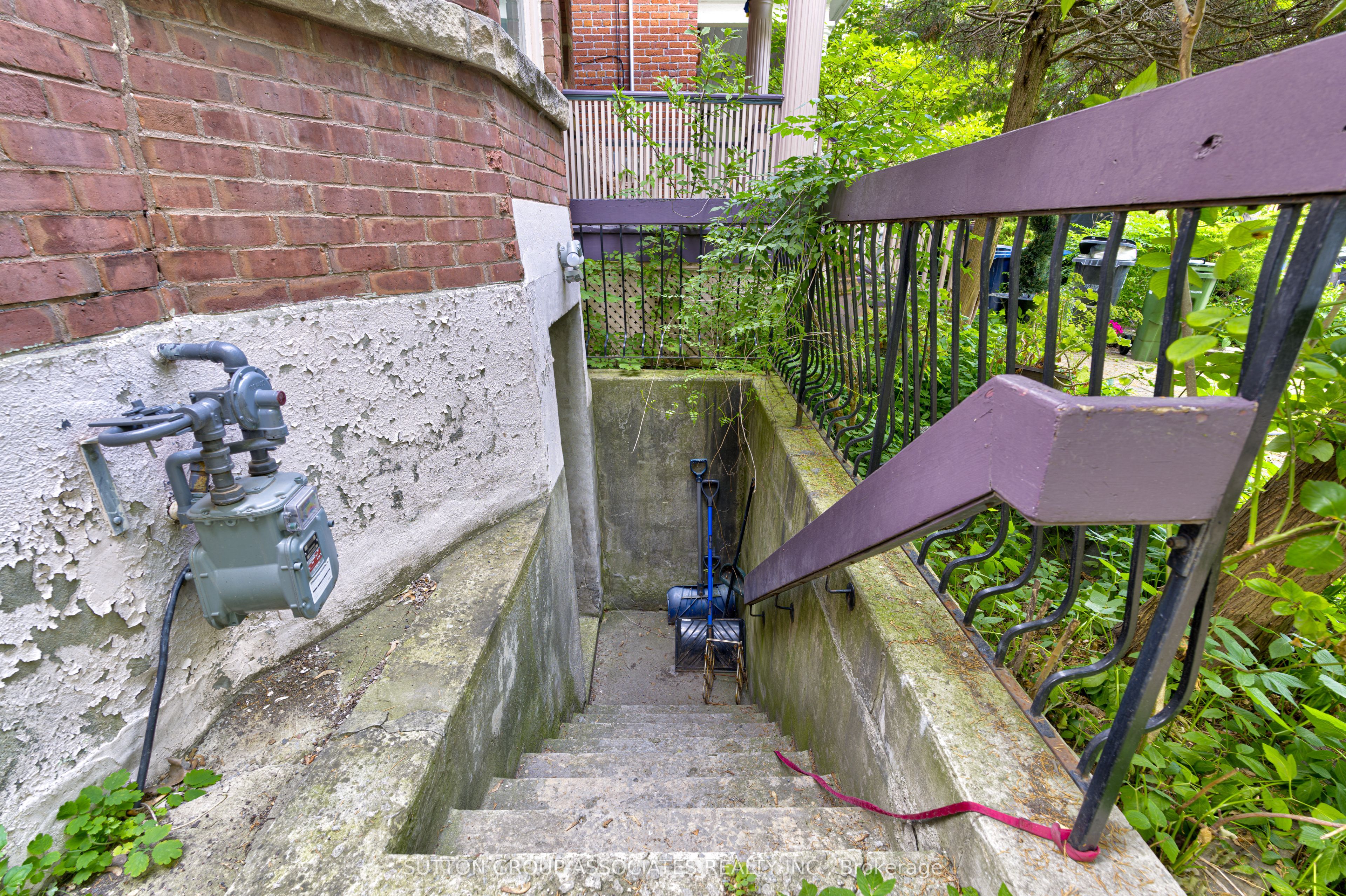Unit Basement - 192 Albany Avenue, Toronto 2