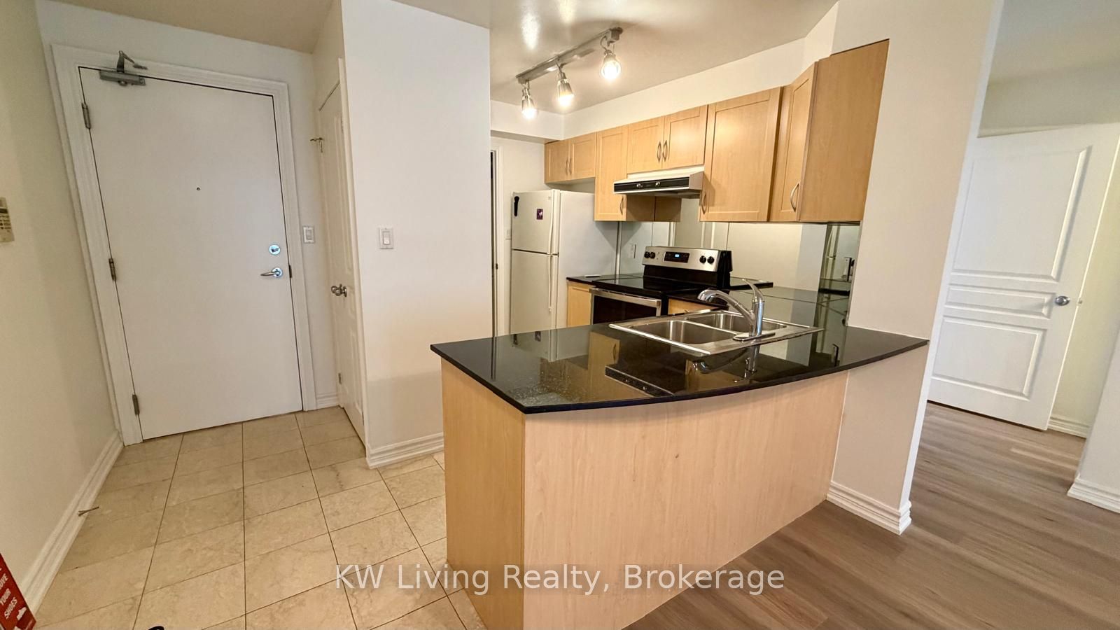 Unit 701 - 801 Bay Street, Toronto 4