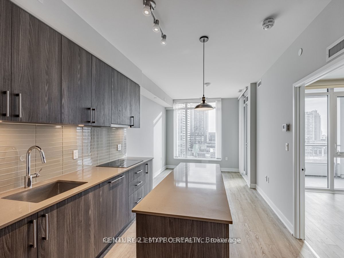 Unit 901W - 27 Bathurst Street, Toronto 3