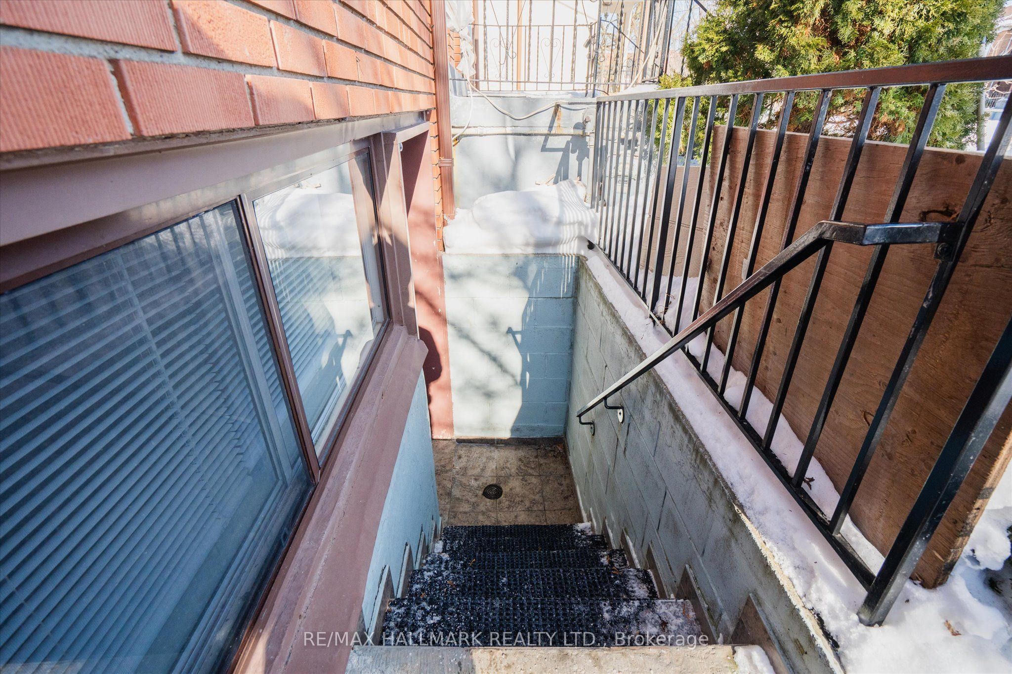 Unit Lower 1 - 224 Pickering Street, Toronto 3
