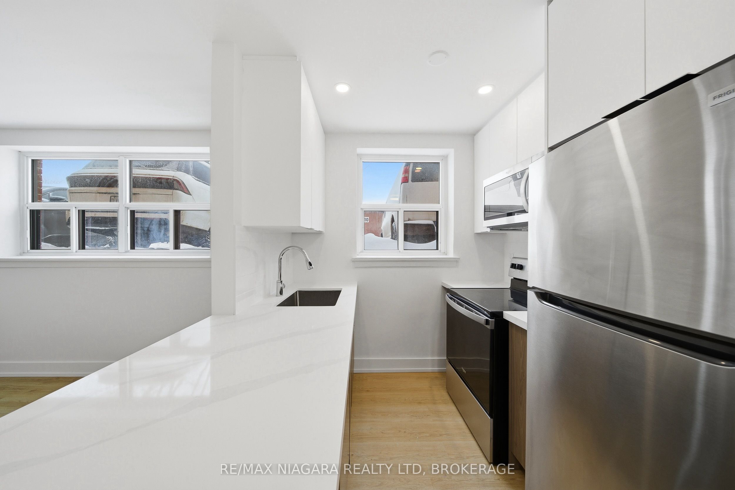 Unit Unit B - 993 O'connor Drive, Toronto 4