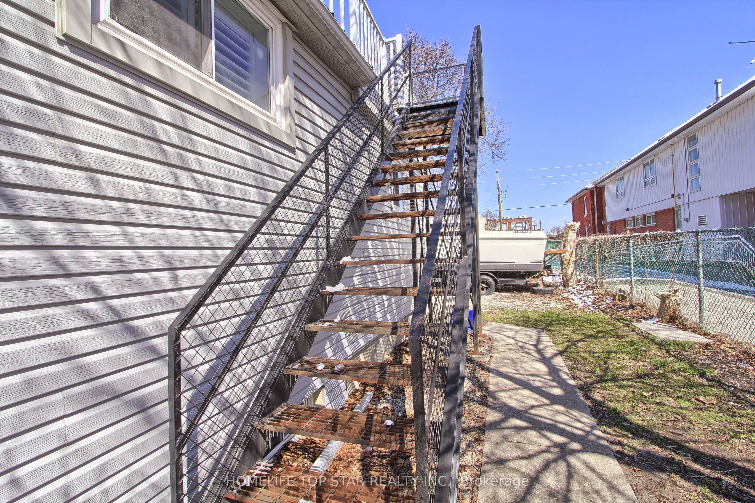 Unit Upper - 17 Royal Street, Oshawa 5