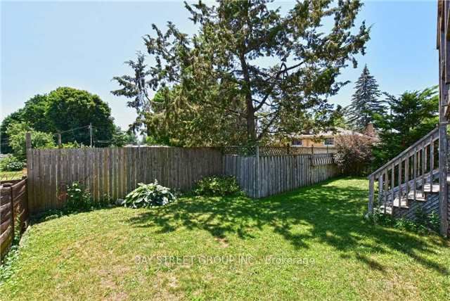 37 Caledon Court, Oshawa 3