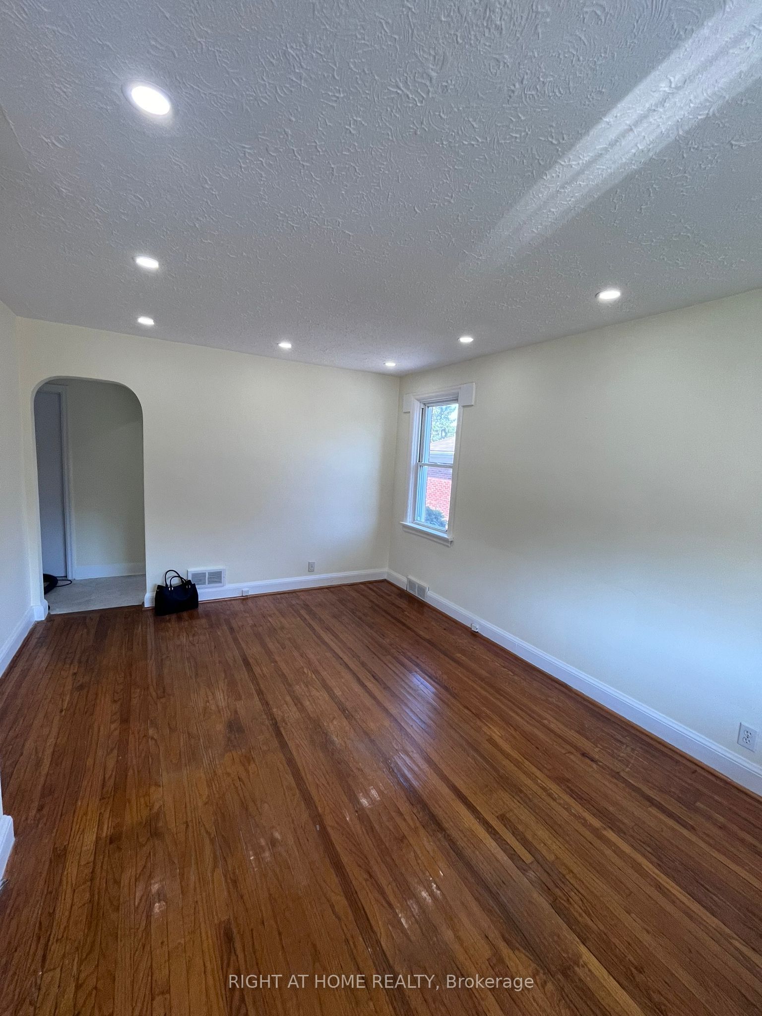 Unit Main flloor - 224 College Avenue, Oshawa 3
