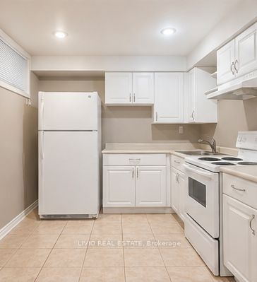 Unit Bsmt - 8 Janray Drive, Scarborough 5