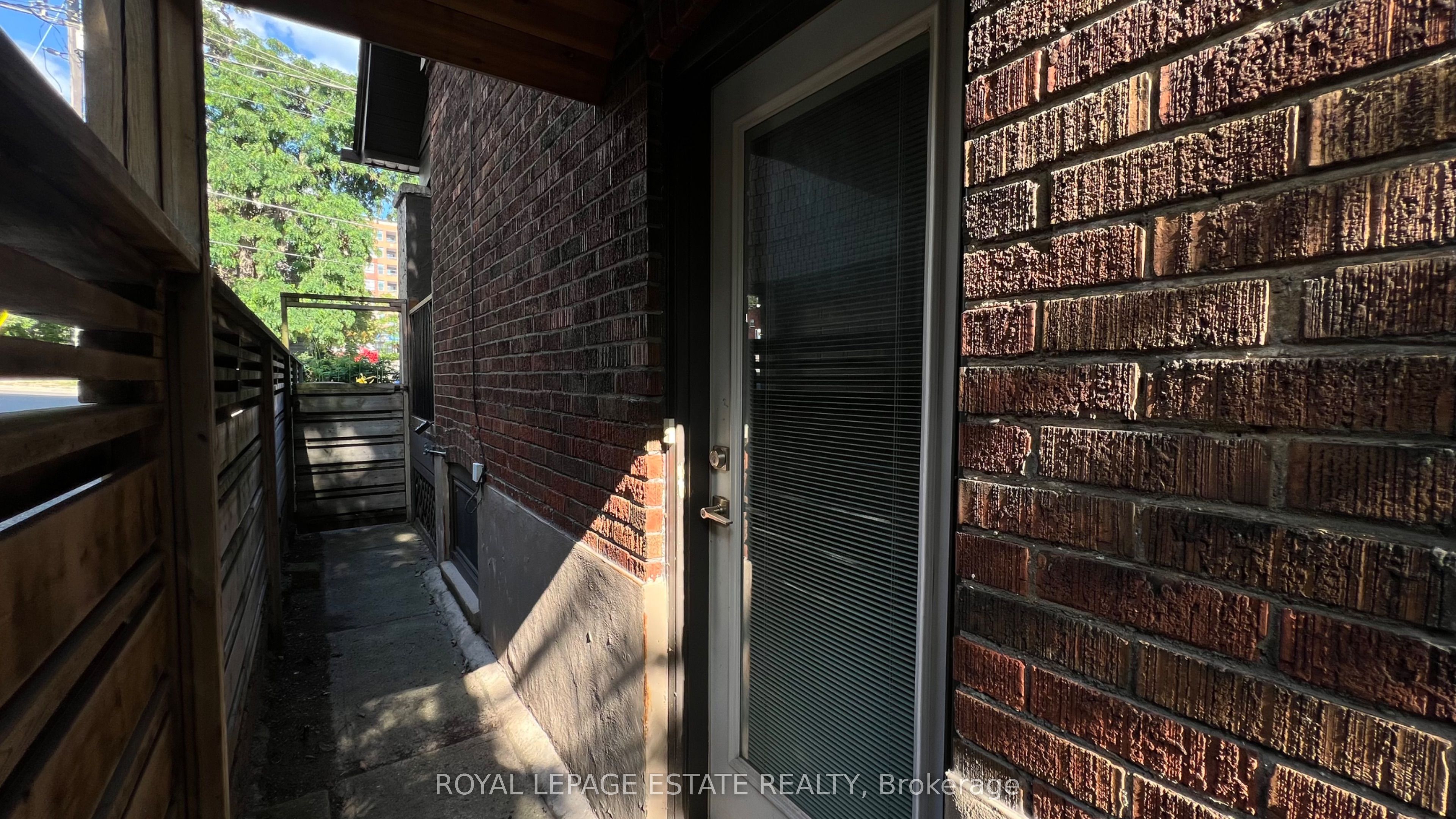372 Victoria Park Avenue, Toronto 3