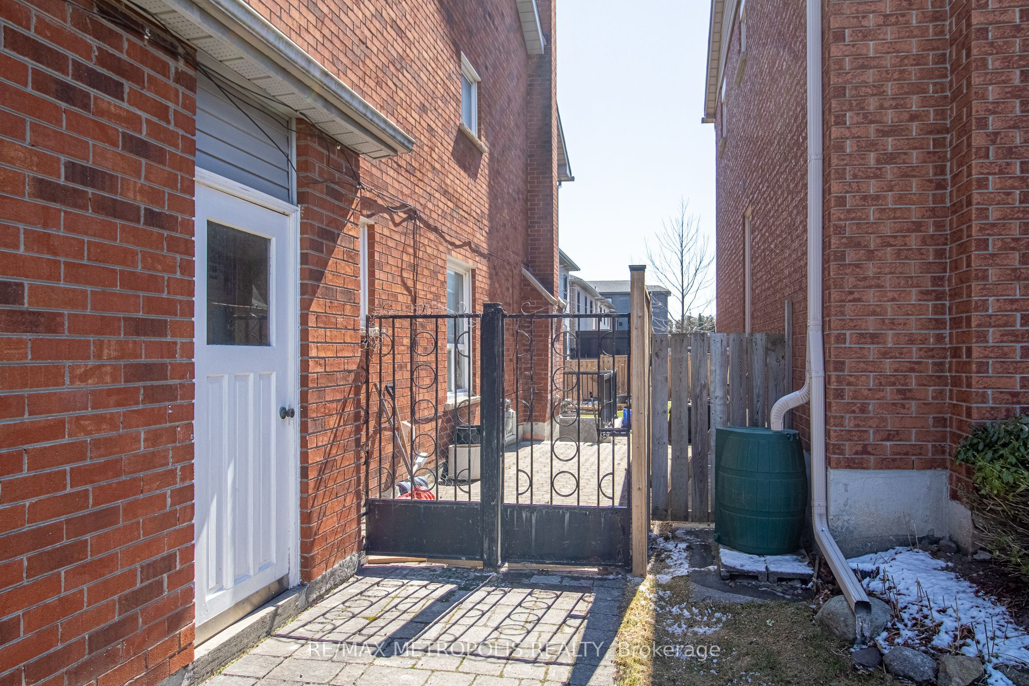 Unit Basement - 507 Charnwood Court, Pickering 2