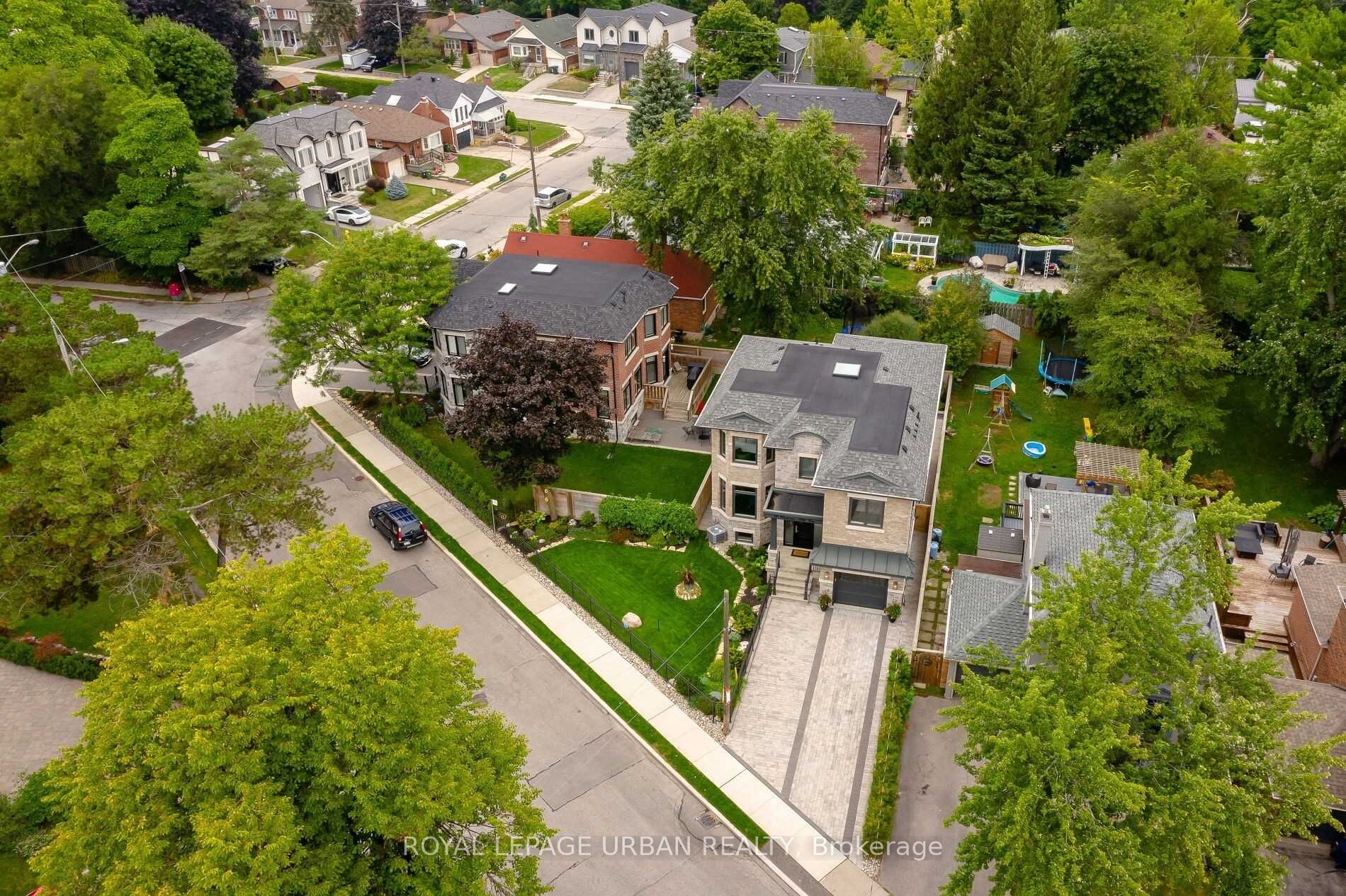 70 Parkview Hill Crescent, Toronto 2