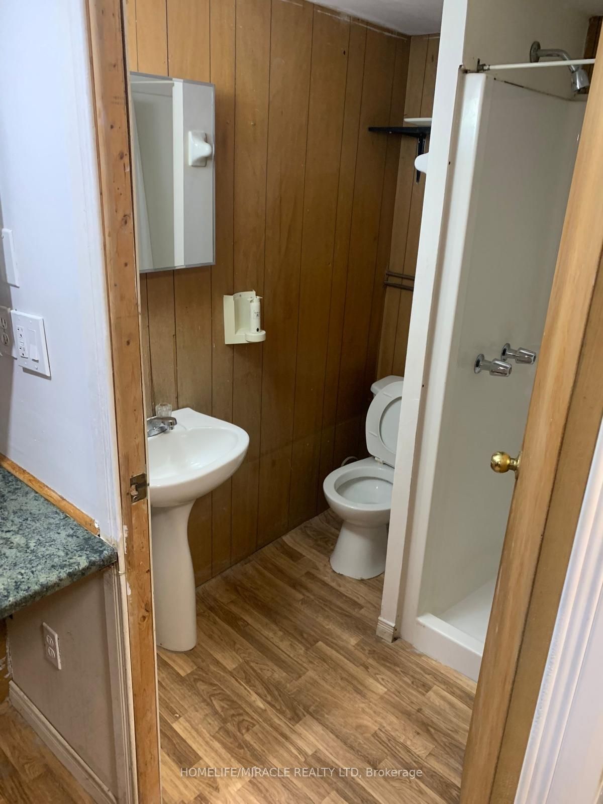 Unit basement - 80 Janray Drive, Scarborough 4