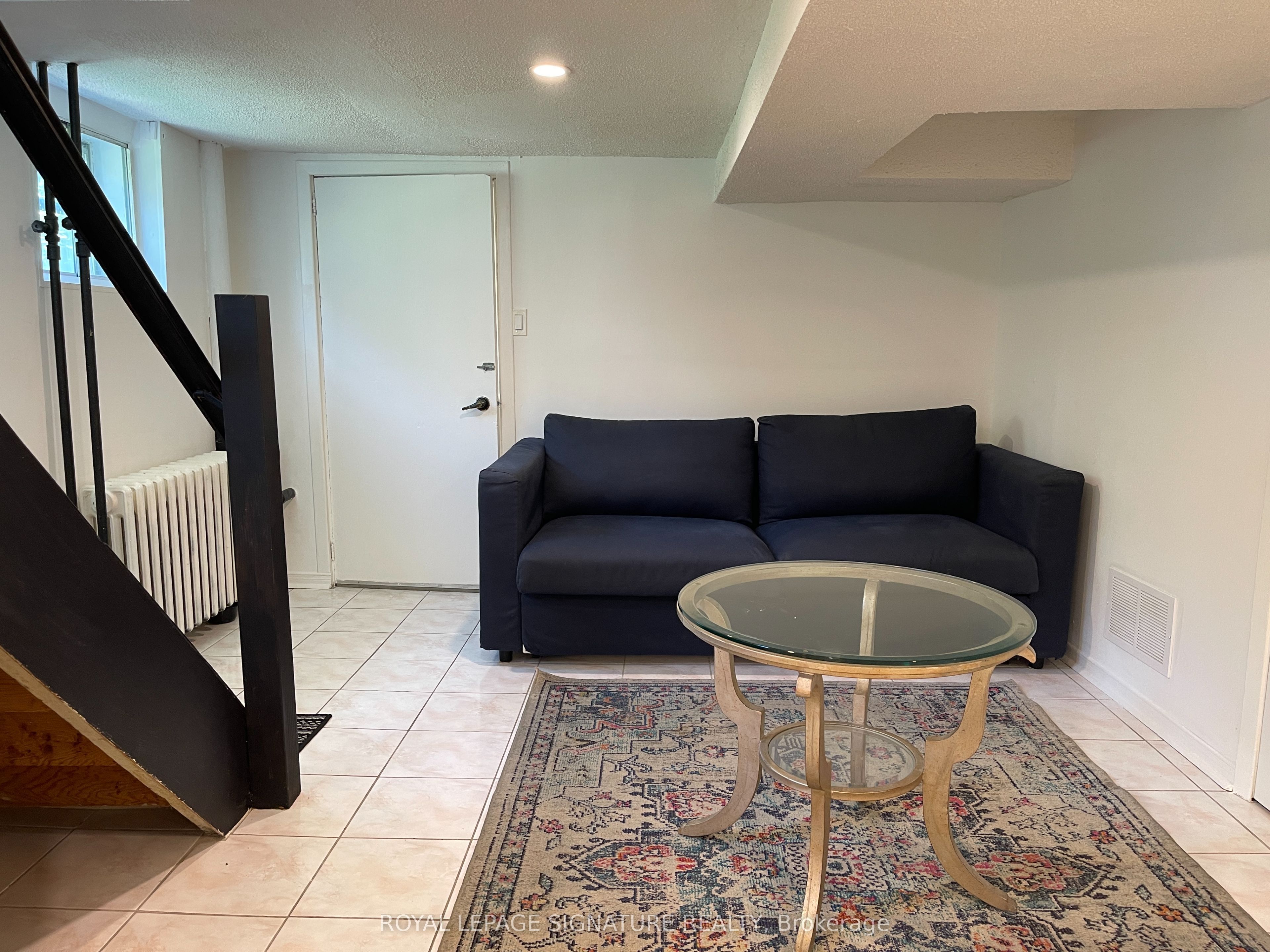 Unit Bsmt - 24 Weymouth Avenue, Toronto 2