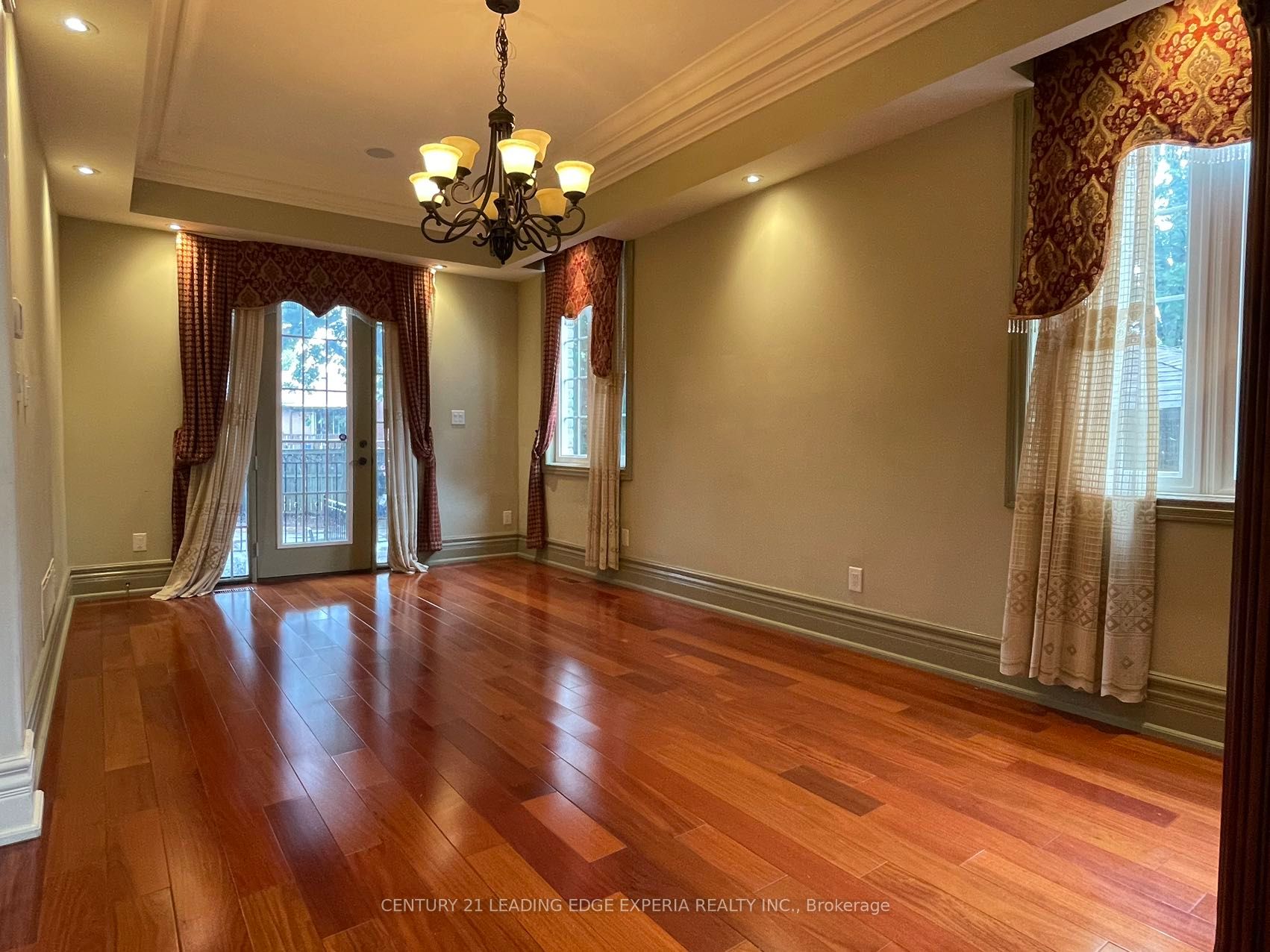 20 Grove Hill Drive W, Scarborough 4