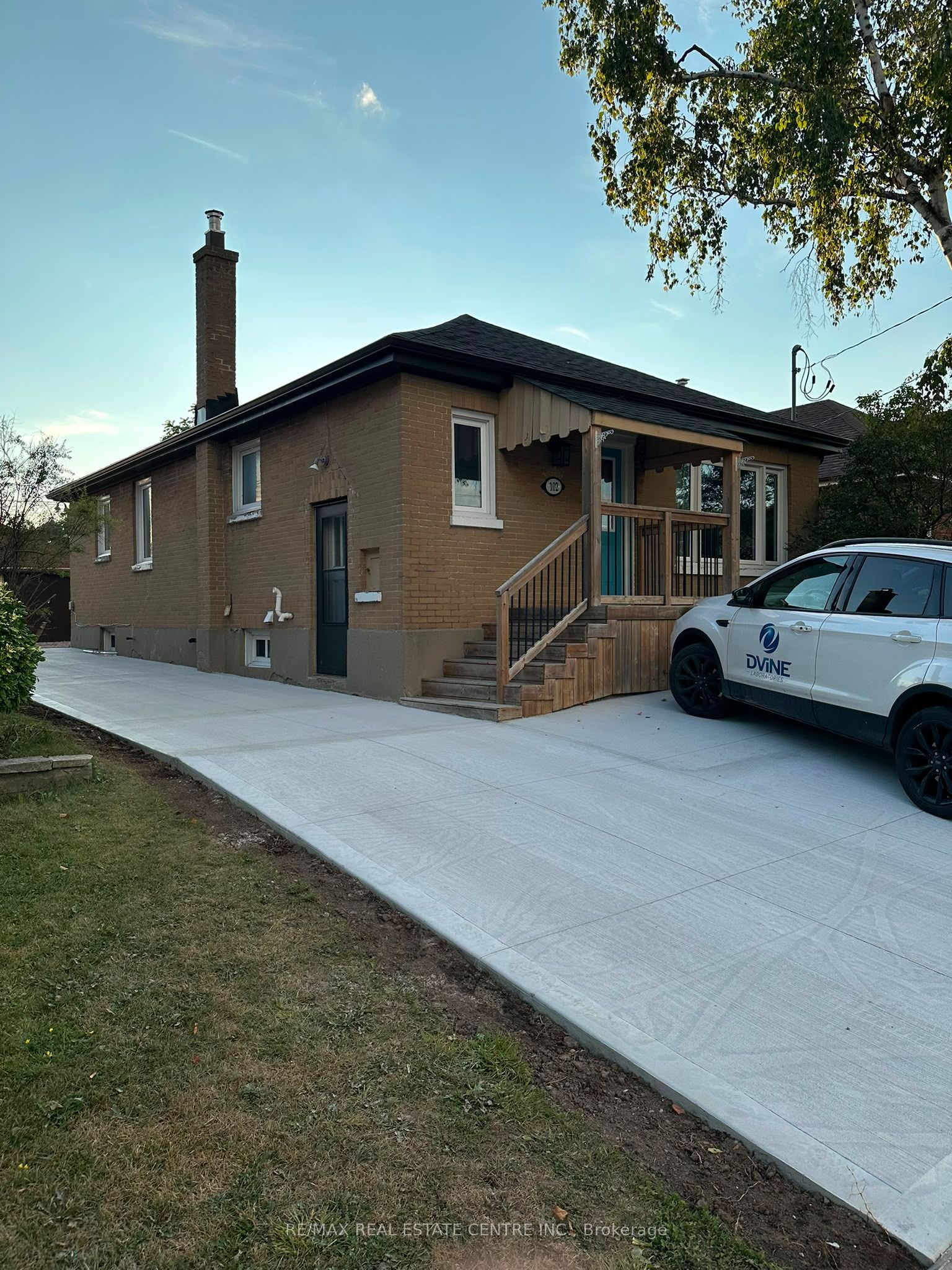 Unit UPPER LEVEL - 102 Wilson Road S, Oshawa 3