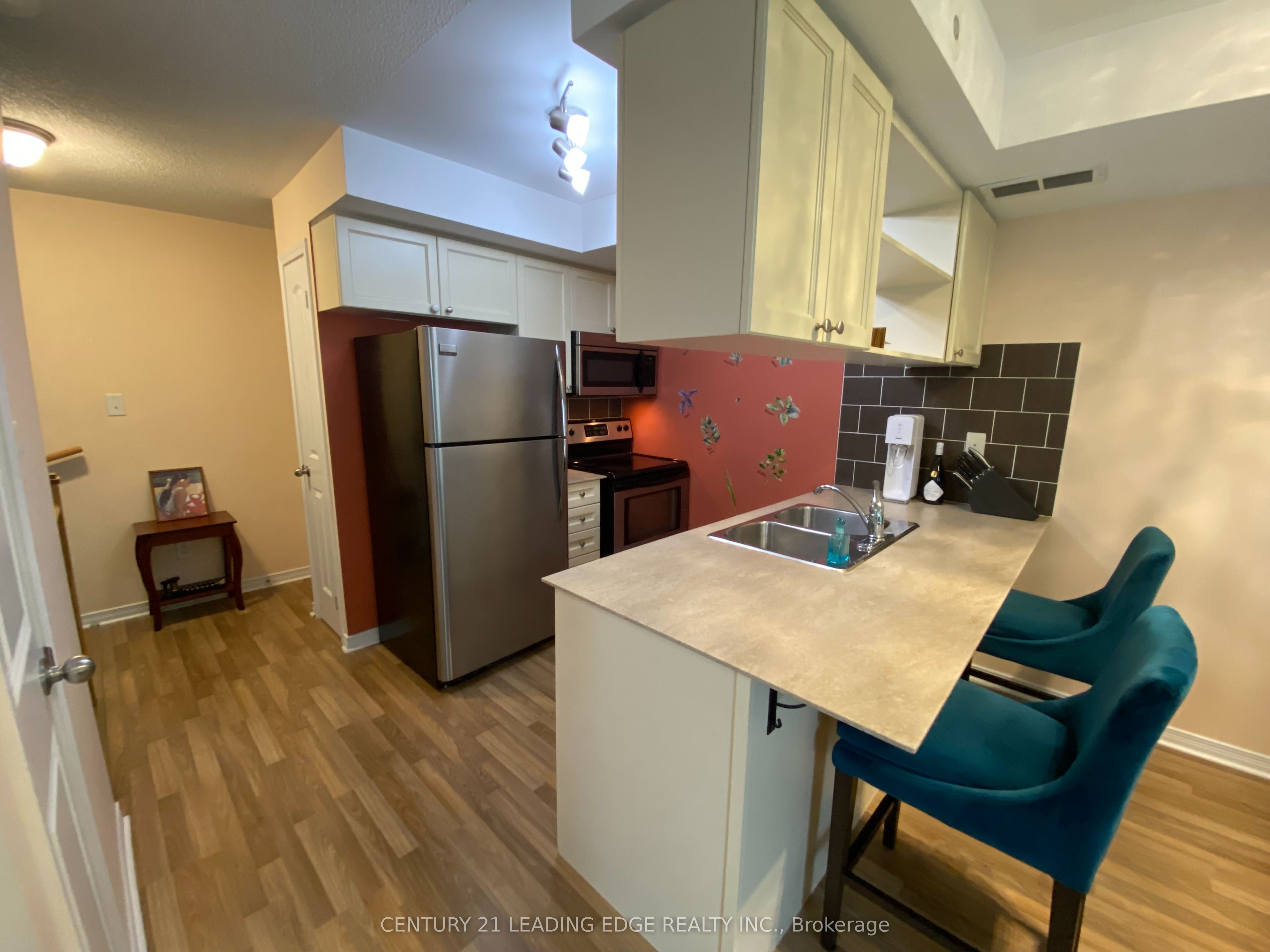 Unit 5 - 76 Munro Street, Toronto 2