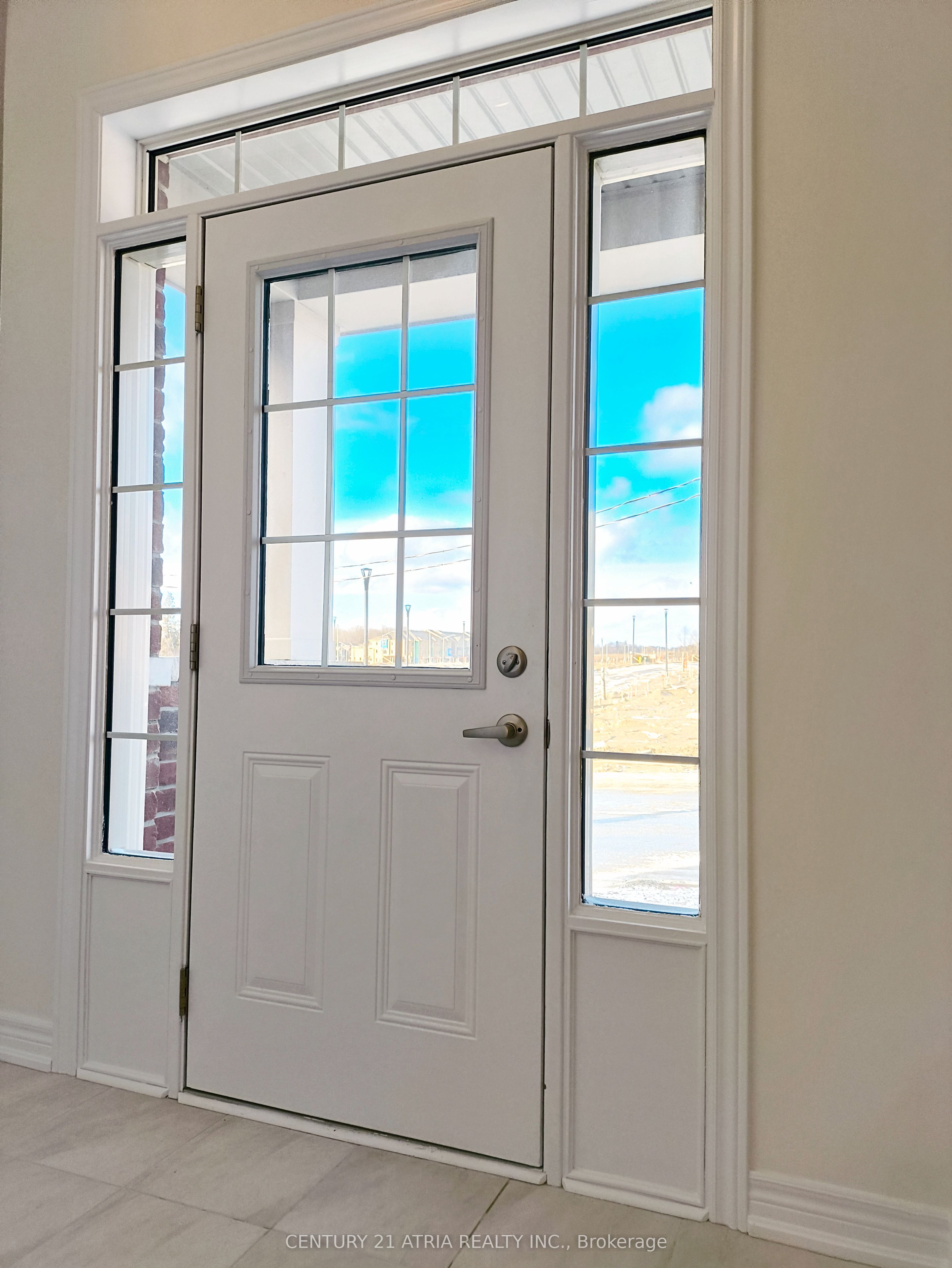 913 Elizabeth Mckenzie Drive, Pickering 4