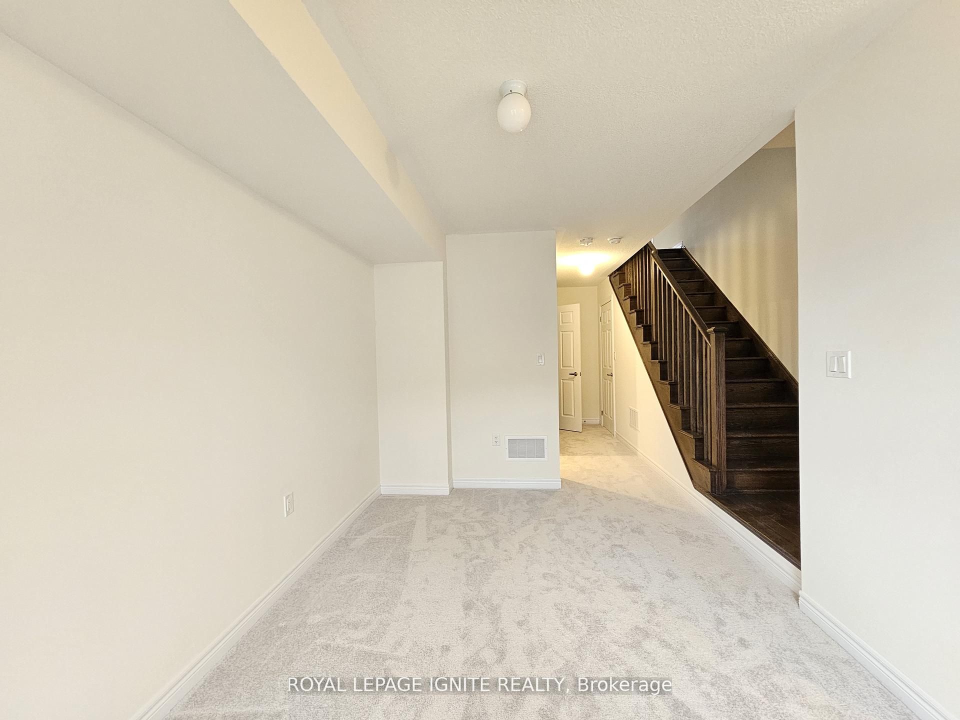 919 Crowsnest Hollow, Pickering 4