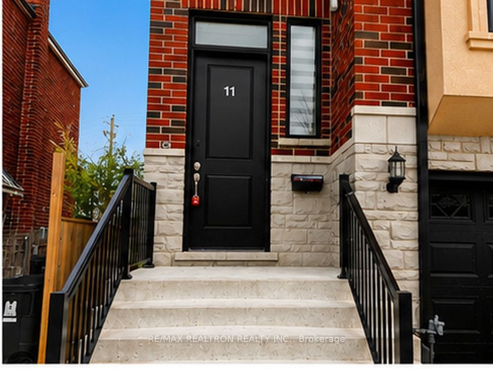 Unit Main Fl & 2nd Fl - 11 North Bonnington Avenue, Scarborough 3