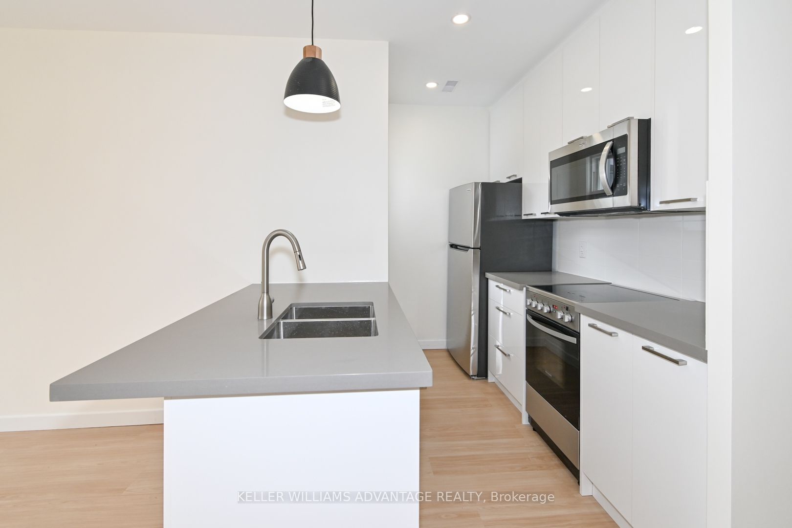 Unit upper - 113 Woodbine Avenue, Toronto 3