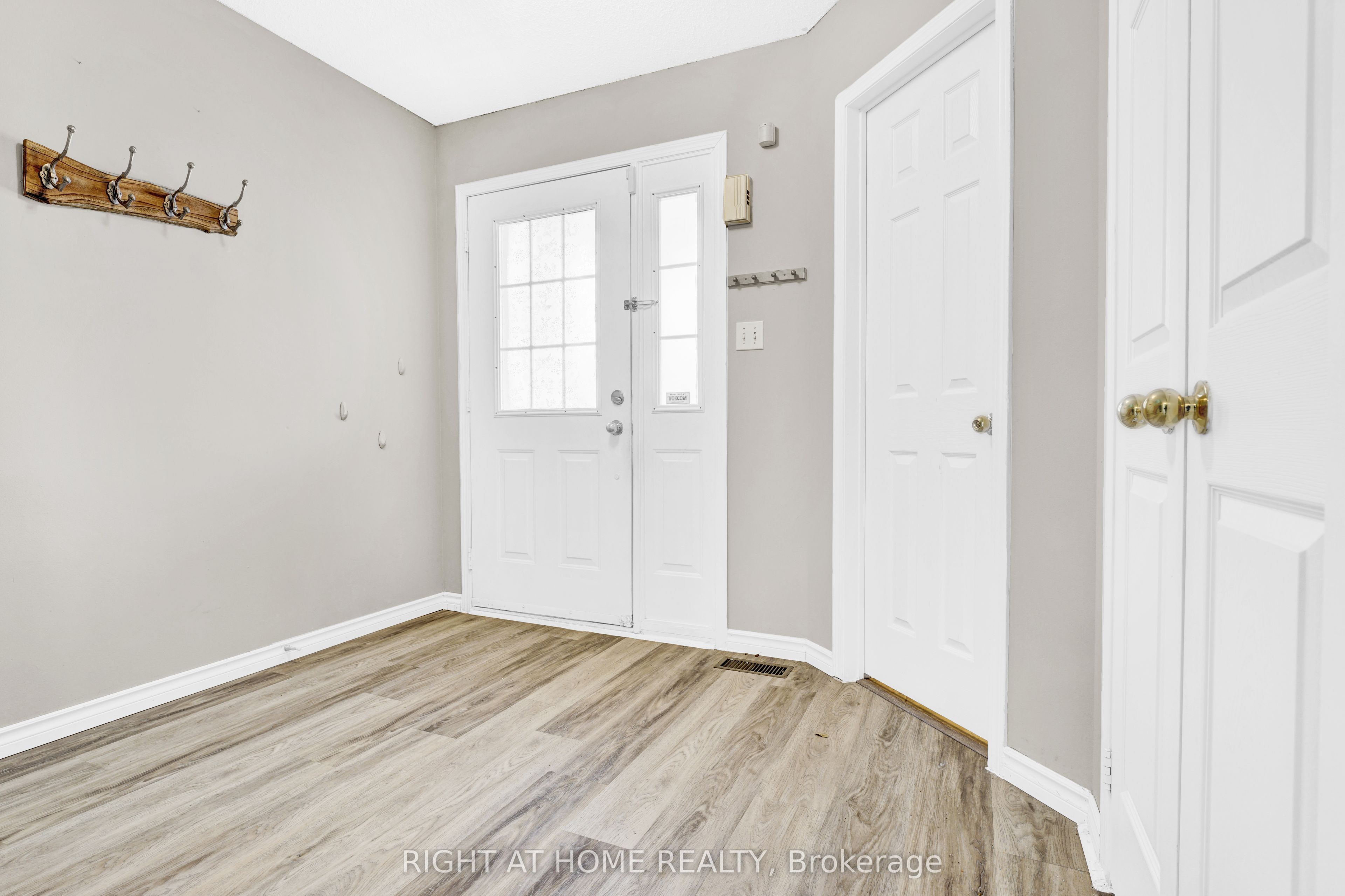 1720 Radcliffe Drive, Oshawa 3