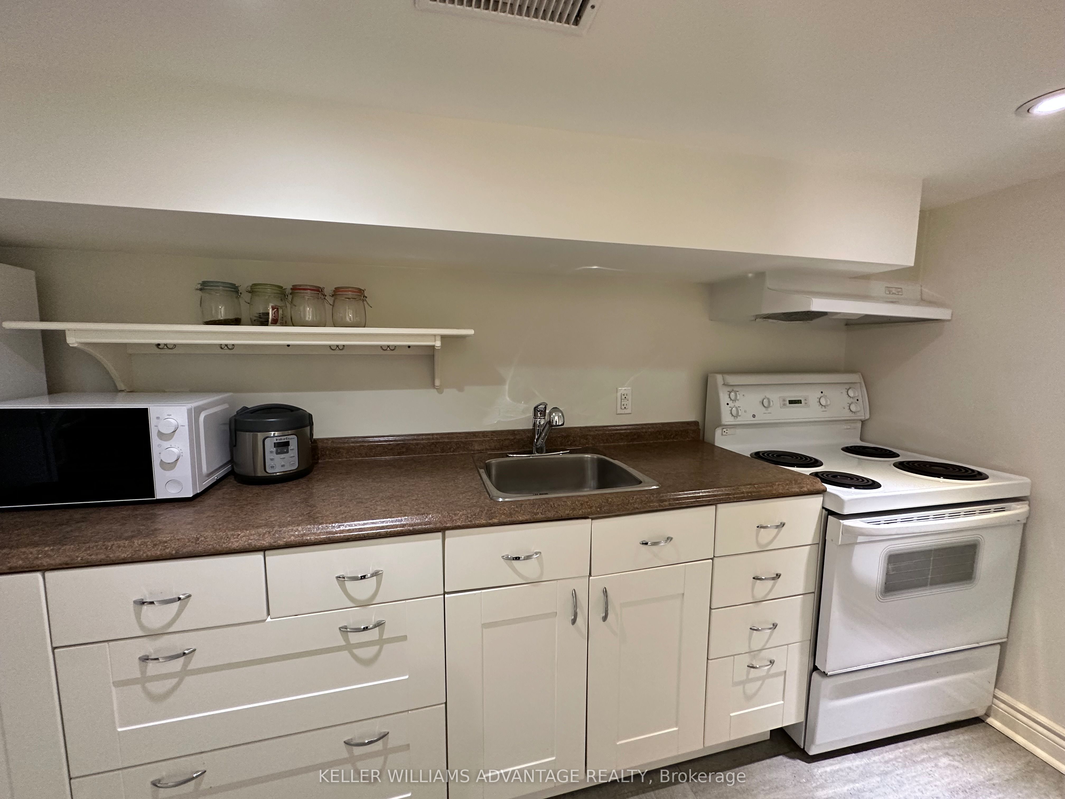 Unit Lower - 256 Woodbine Avenue, Toronto 5