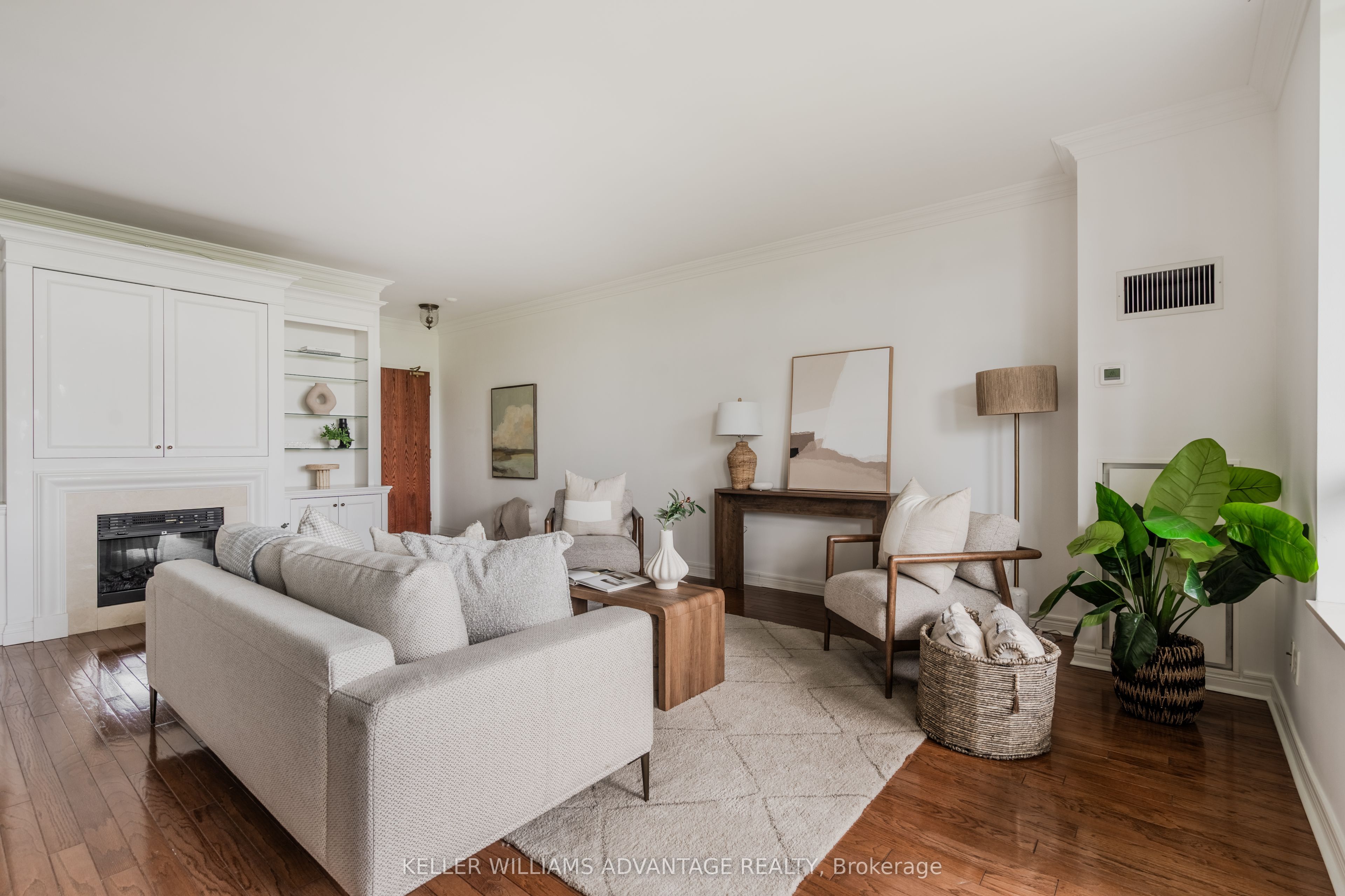 Unit 321 - 9 Boardwalk Drive, Toronto 4
