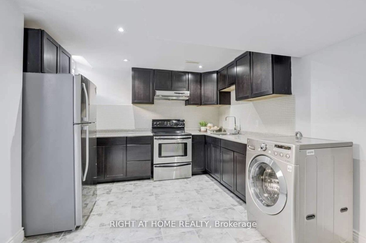 Unit Basmt - 2 Township Avenue, Richmond Hill 4
