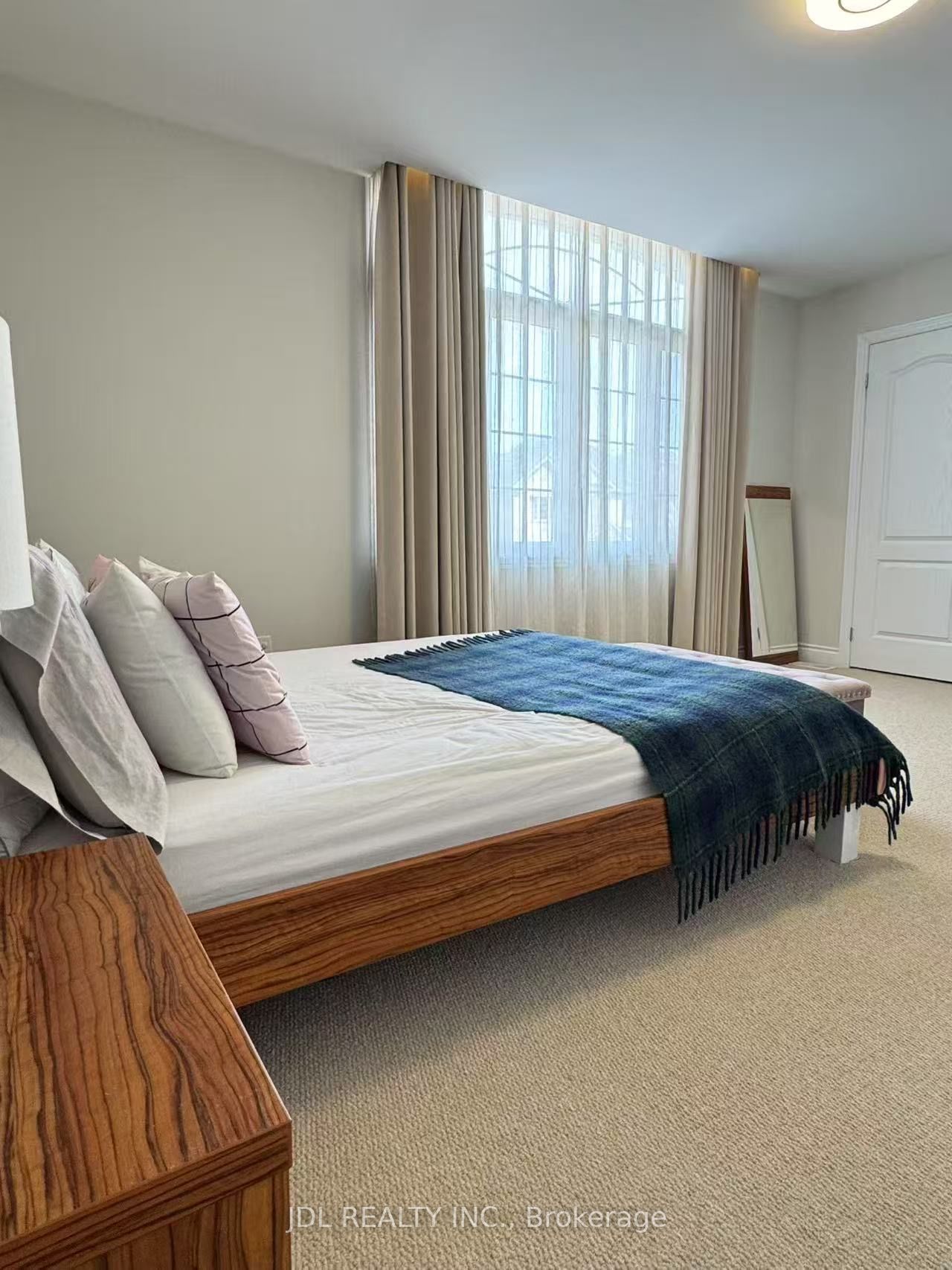 Unit Second Floor room A - 936 Goring Circle, Newmarket 3