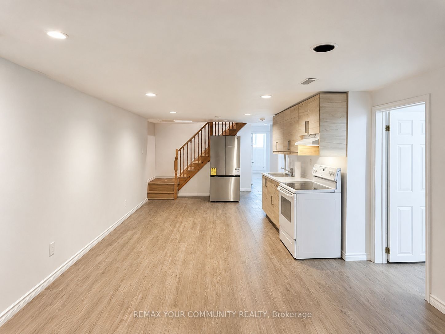 Unit Lower Unit - 77 Beswick Drive, Newmarket 5