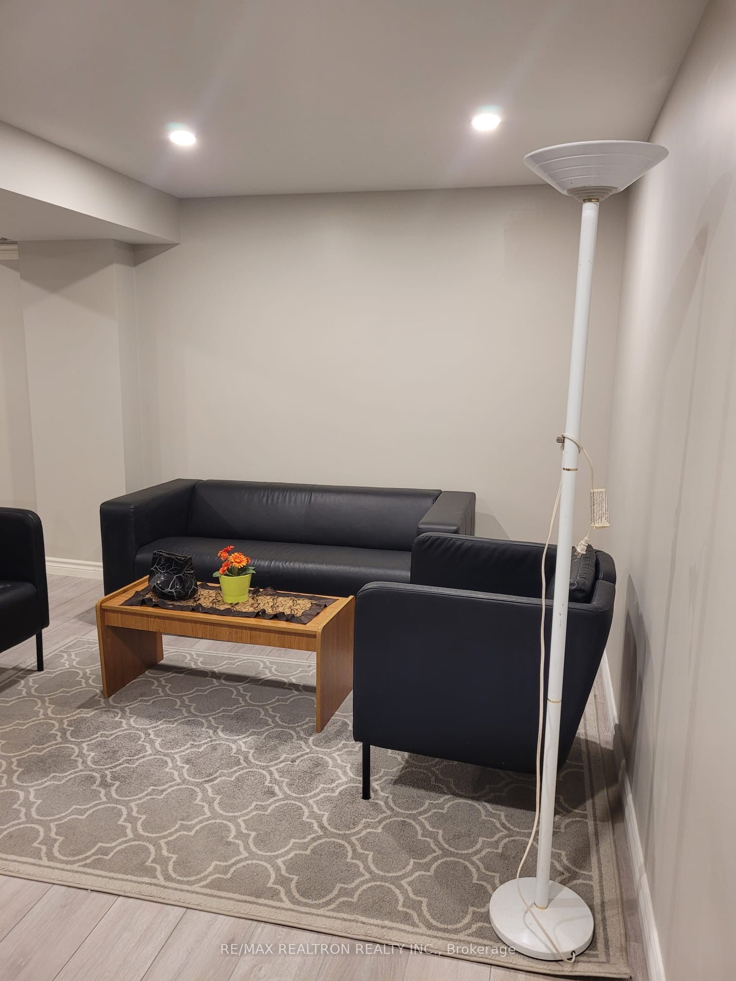 Unit Bsmt B - 7 Billingham Heights, Aurora 4