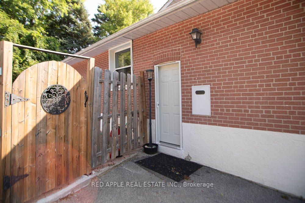126 LONGFORD Drive, Newmarket 2