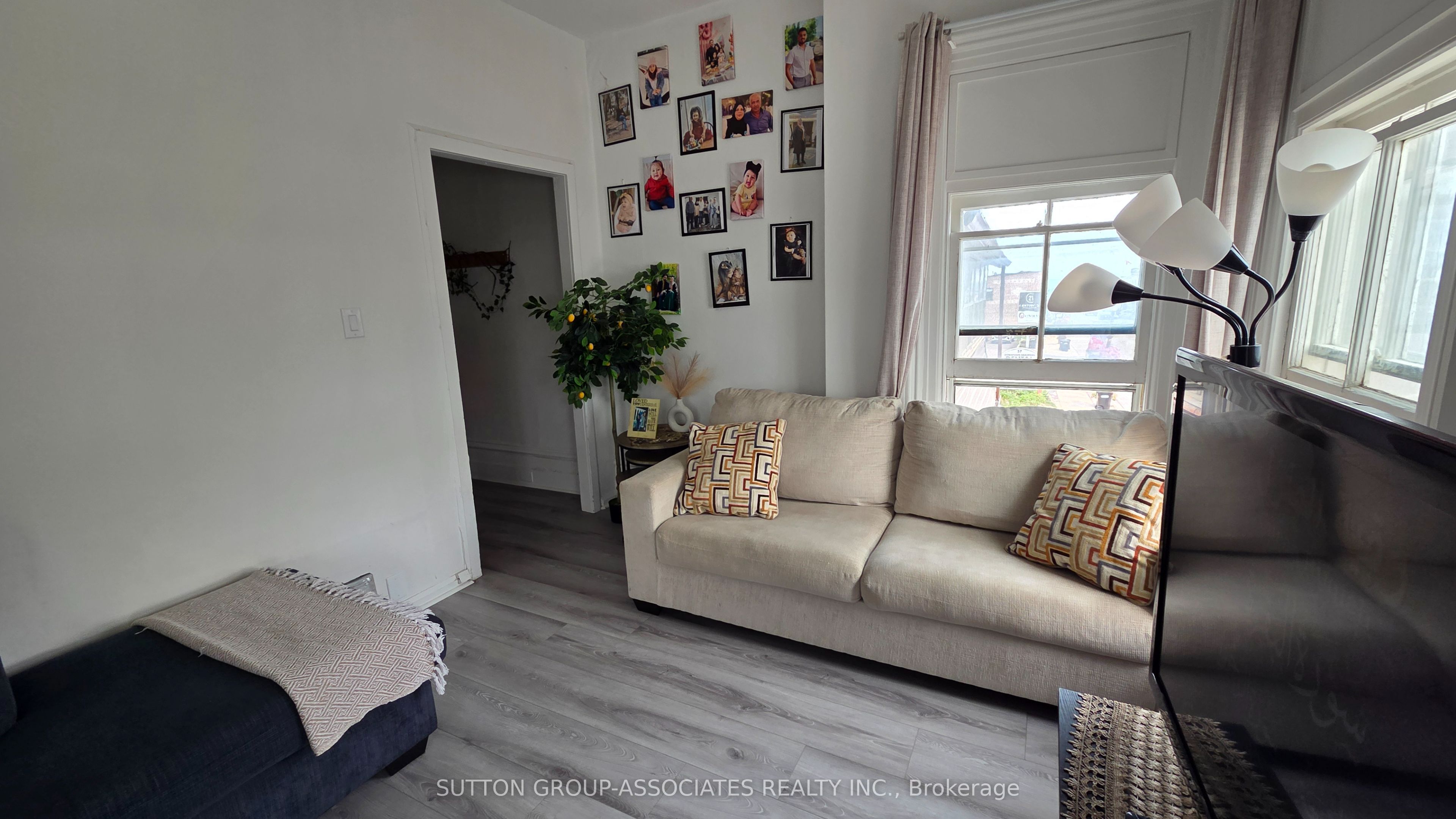 Unit 3 - 65 Holland Street W, Bradford West Gwillimbury 2