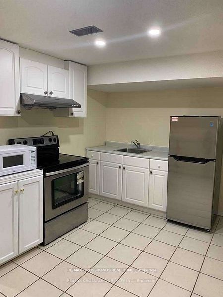 Unit Bsmt - 1 Royal Gala Crescent, Richmond Hill 2