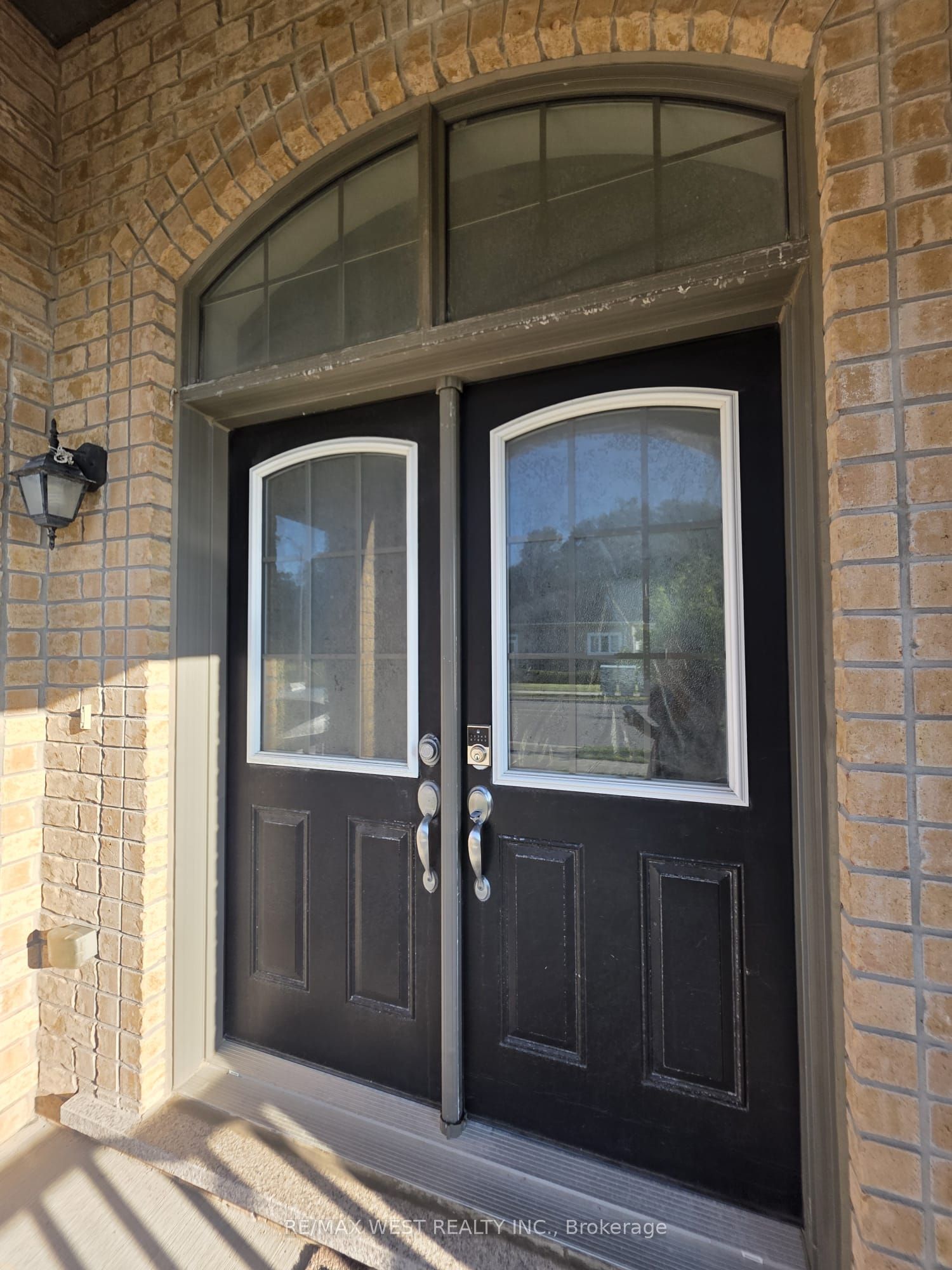 Unit Main - 11 Chessington Avenue, East Gwillimbury 2