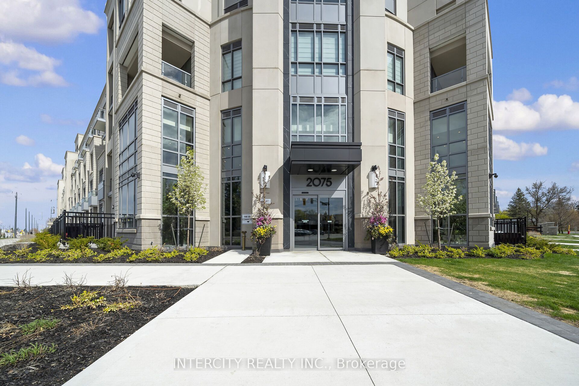 Unit 619 - 2075 King Road, King 2