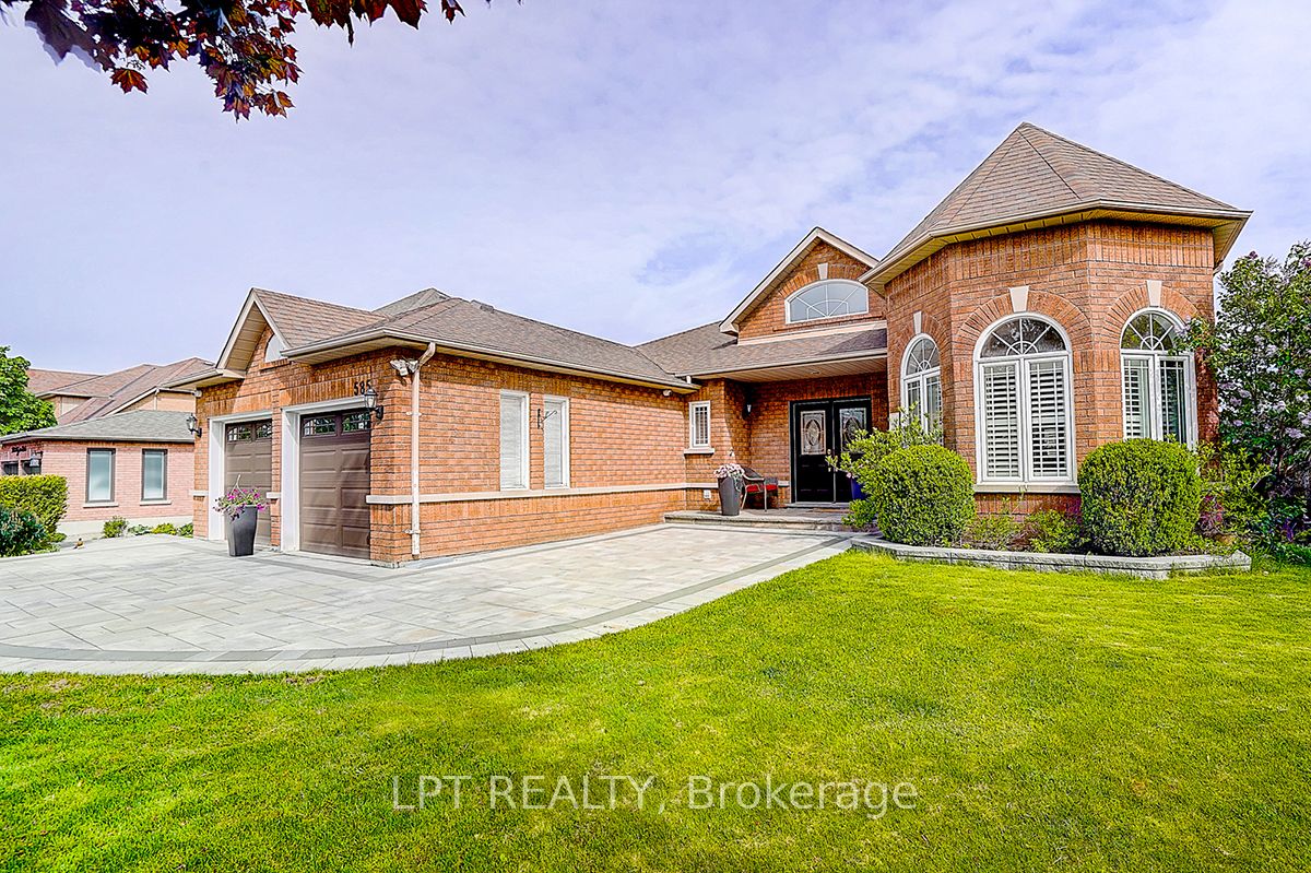 585 Holgate Circle, Newmarket 2