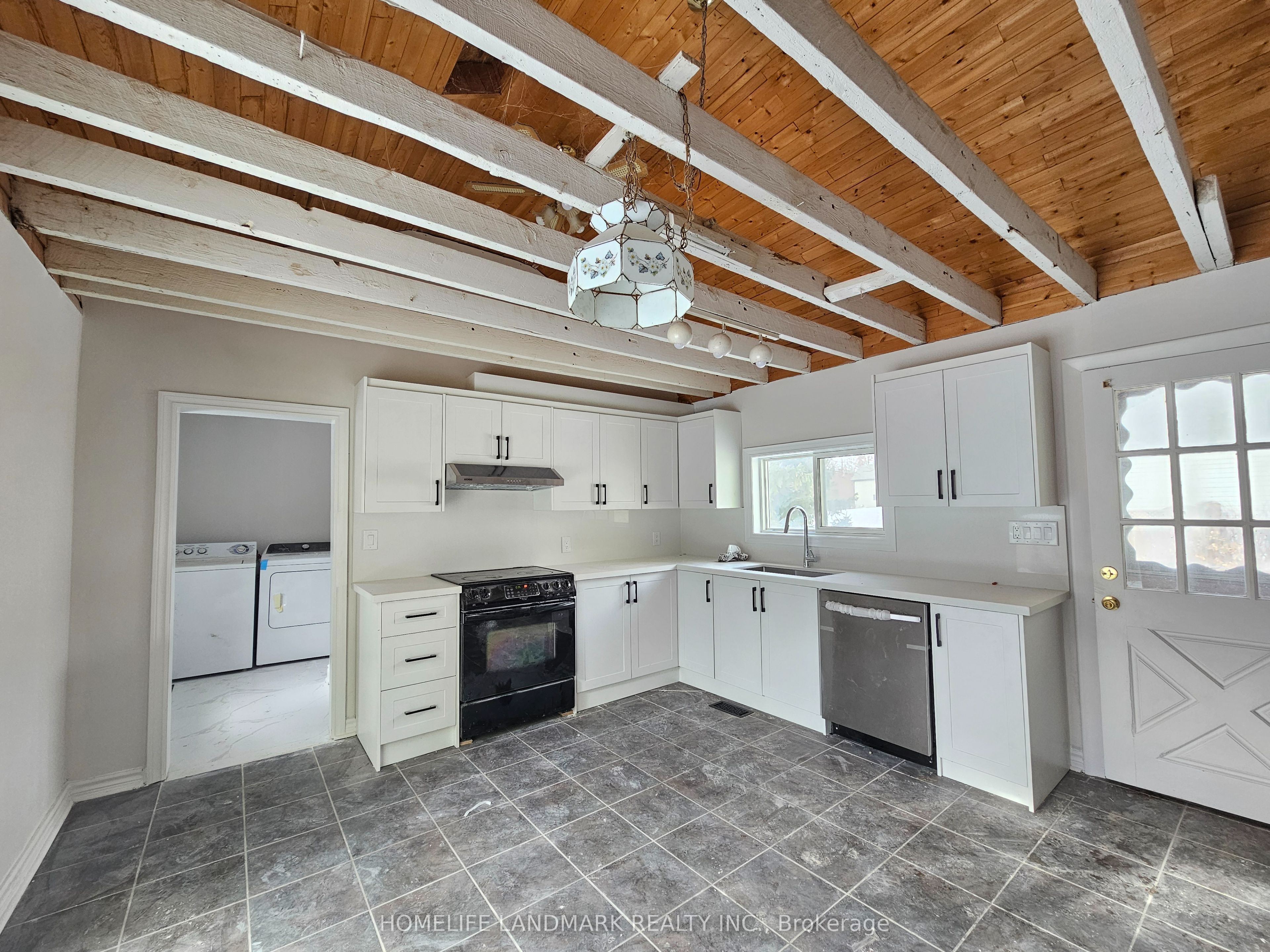 Unit Side Unit (Facing North) - 18852 Leslie Street, East Gwillimbury 2