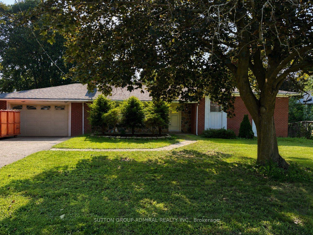 Unit Main Floor - 86 Hamilton Drive, Newmarket 2