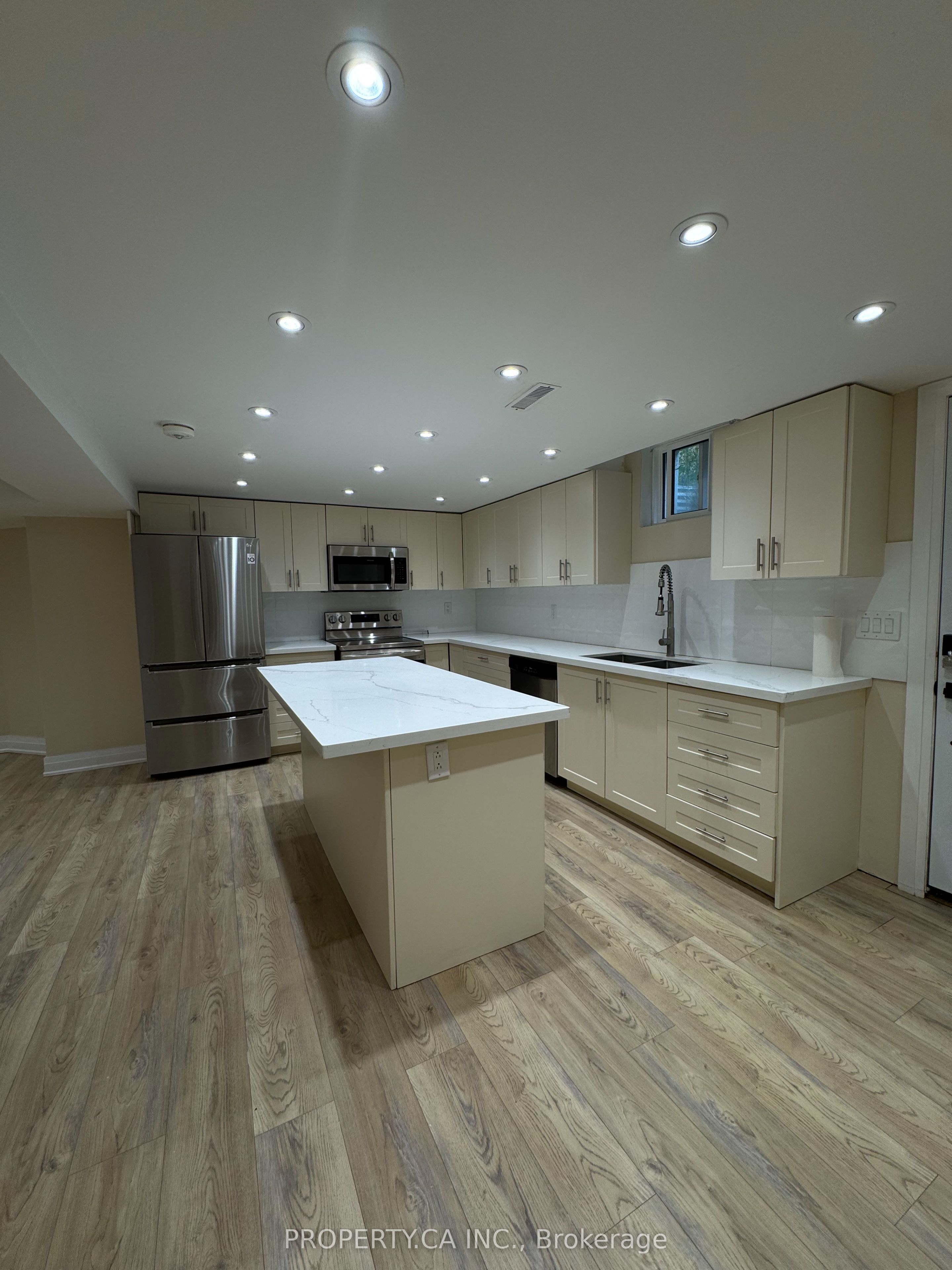 Unit Lower - 746 Leslie Valley Drive, Newmarket 3