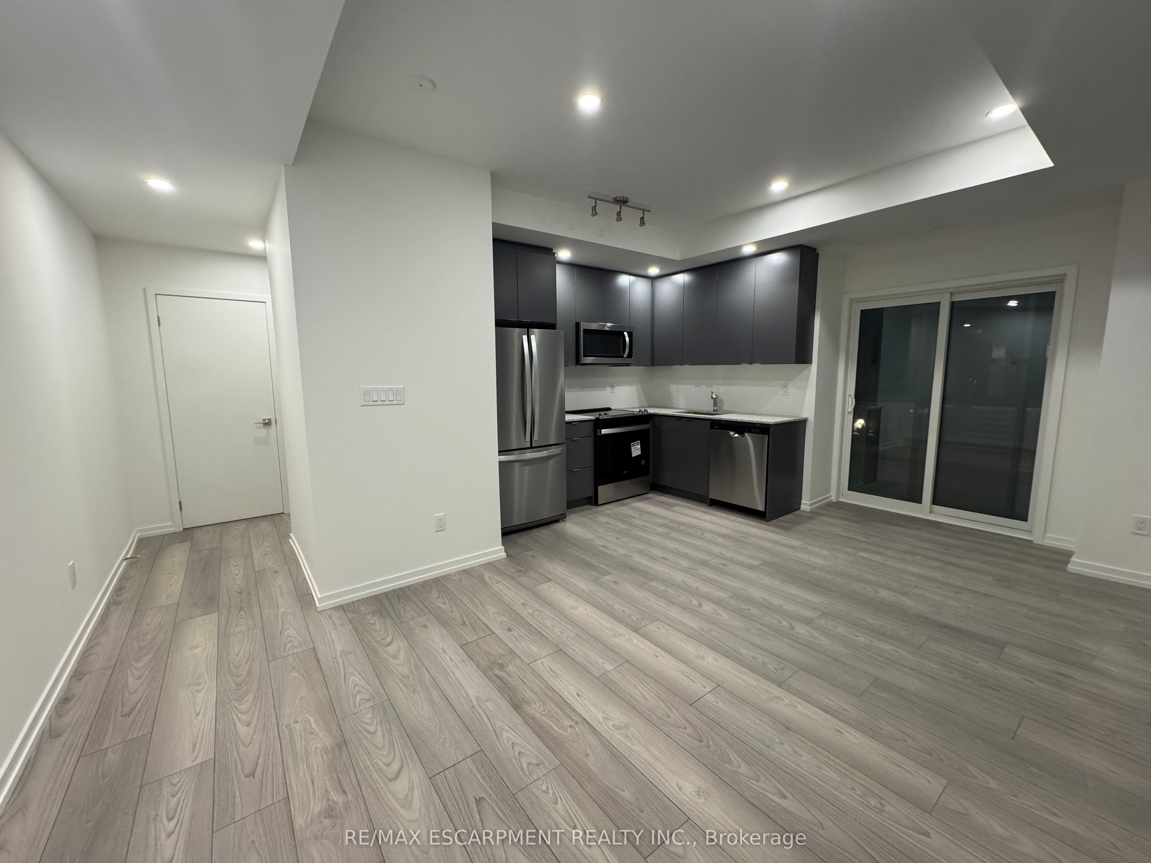Unit 27 - 17 Lytham Green Circle, Newmarket 3