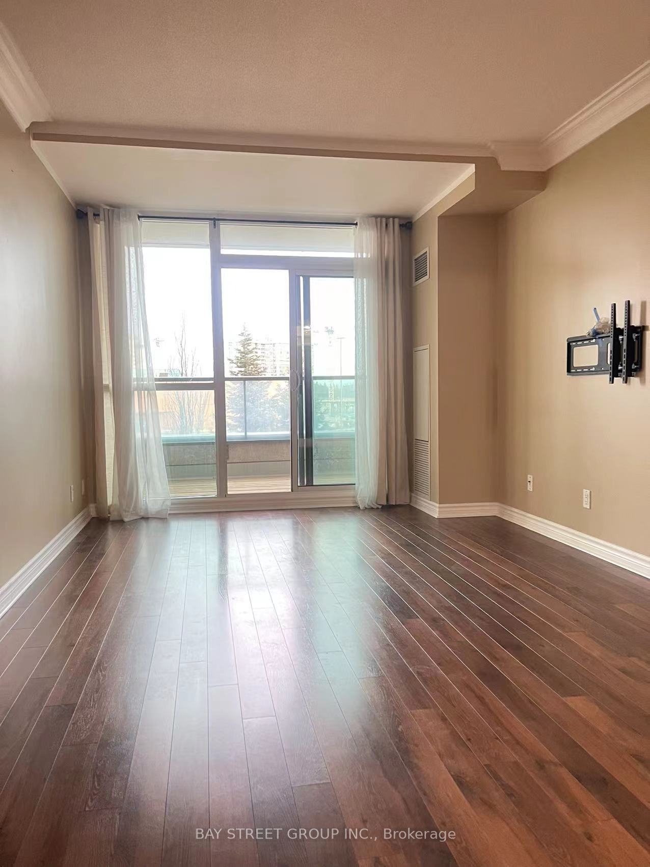 Unit 204 - 88 Promenade Circle, Vaughan 3