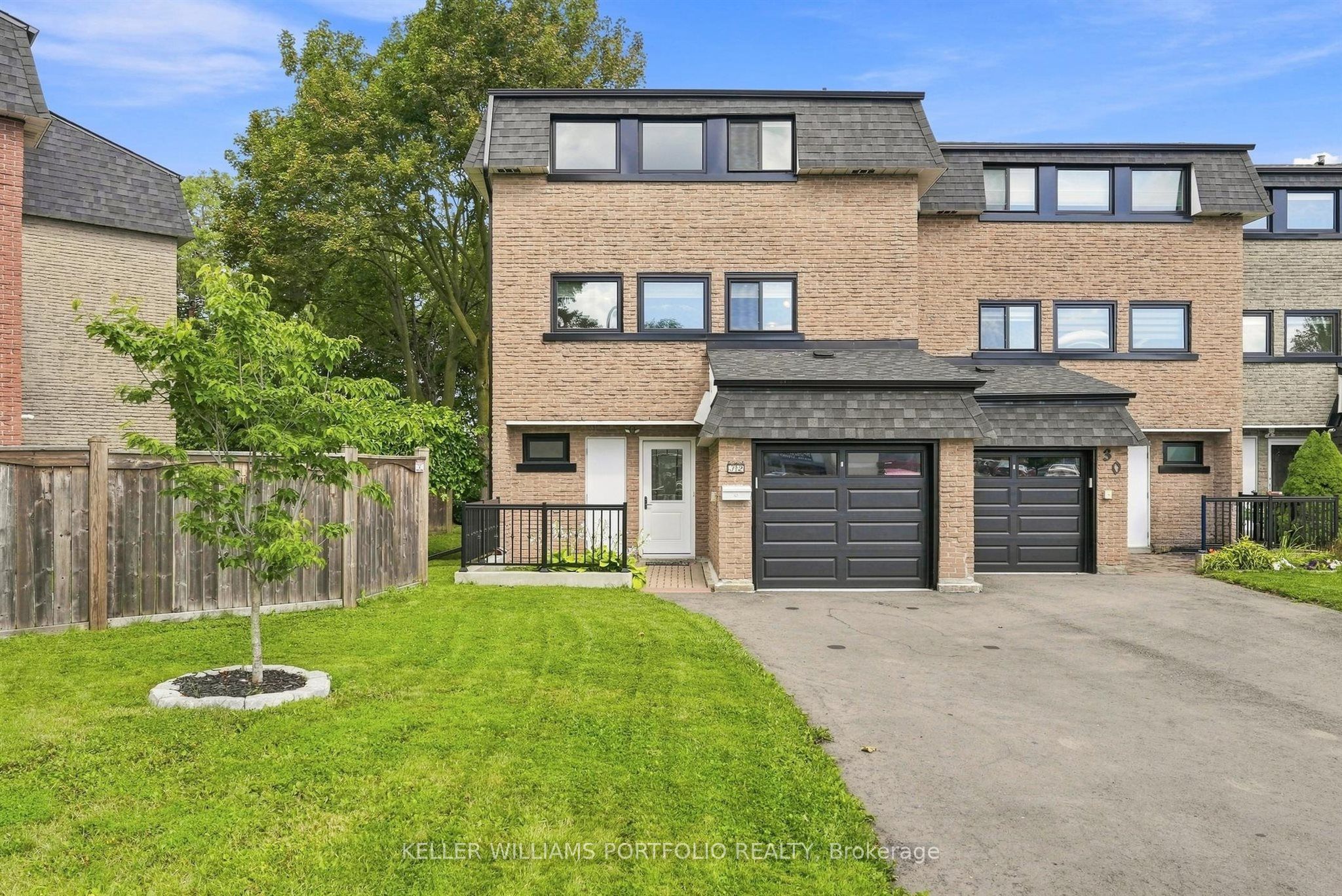 32 Henderson Drive, Aurora 1