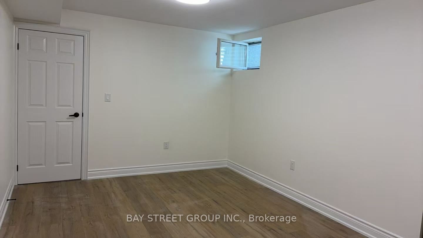 27 Sycamore Drive, Markham 4