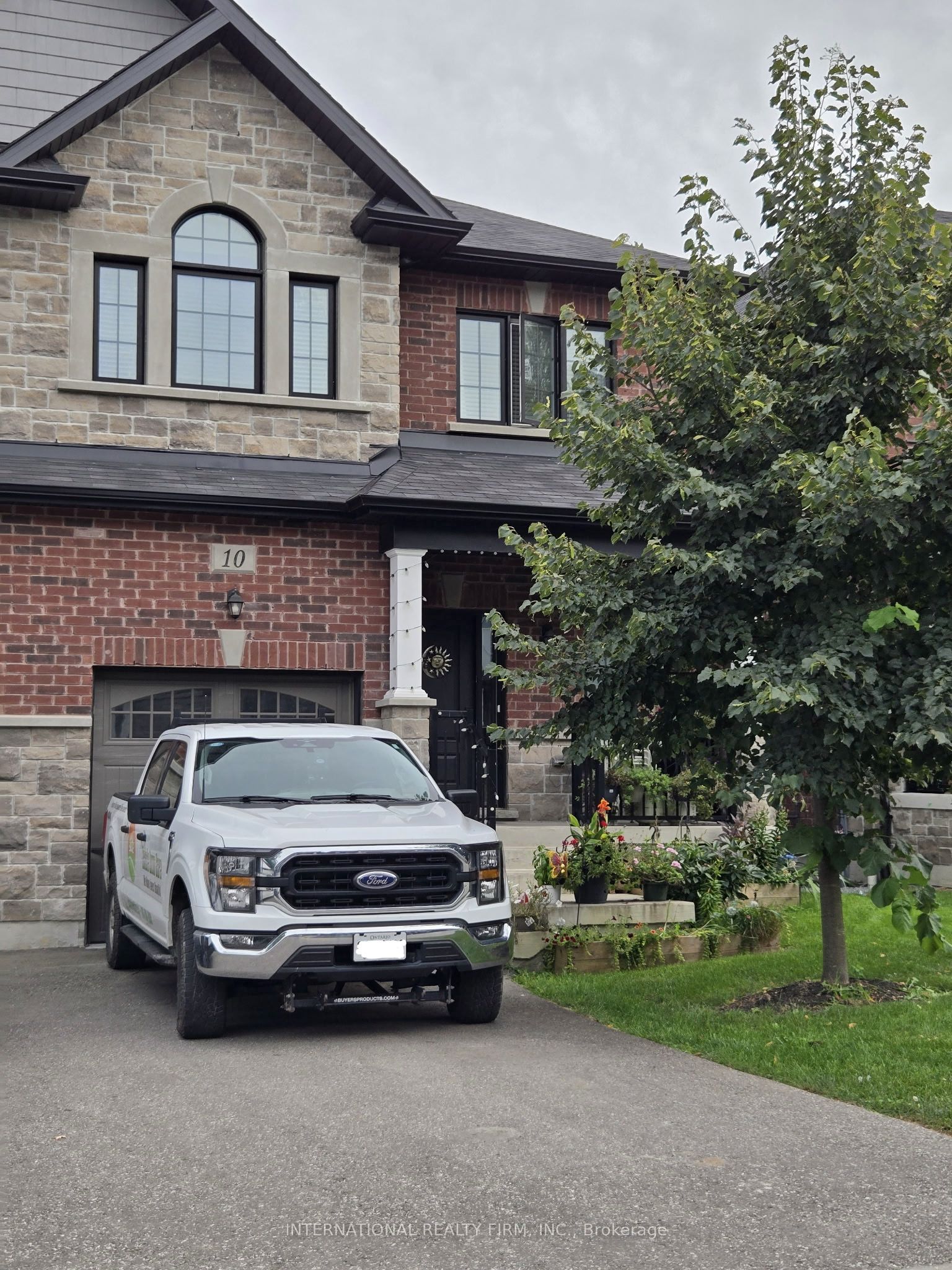 10 Gord Matthews Way, Uxbridge 3