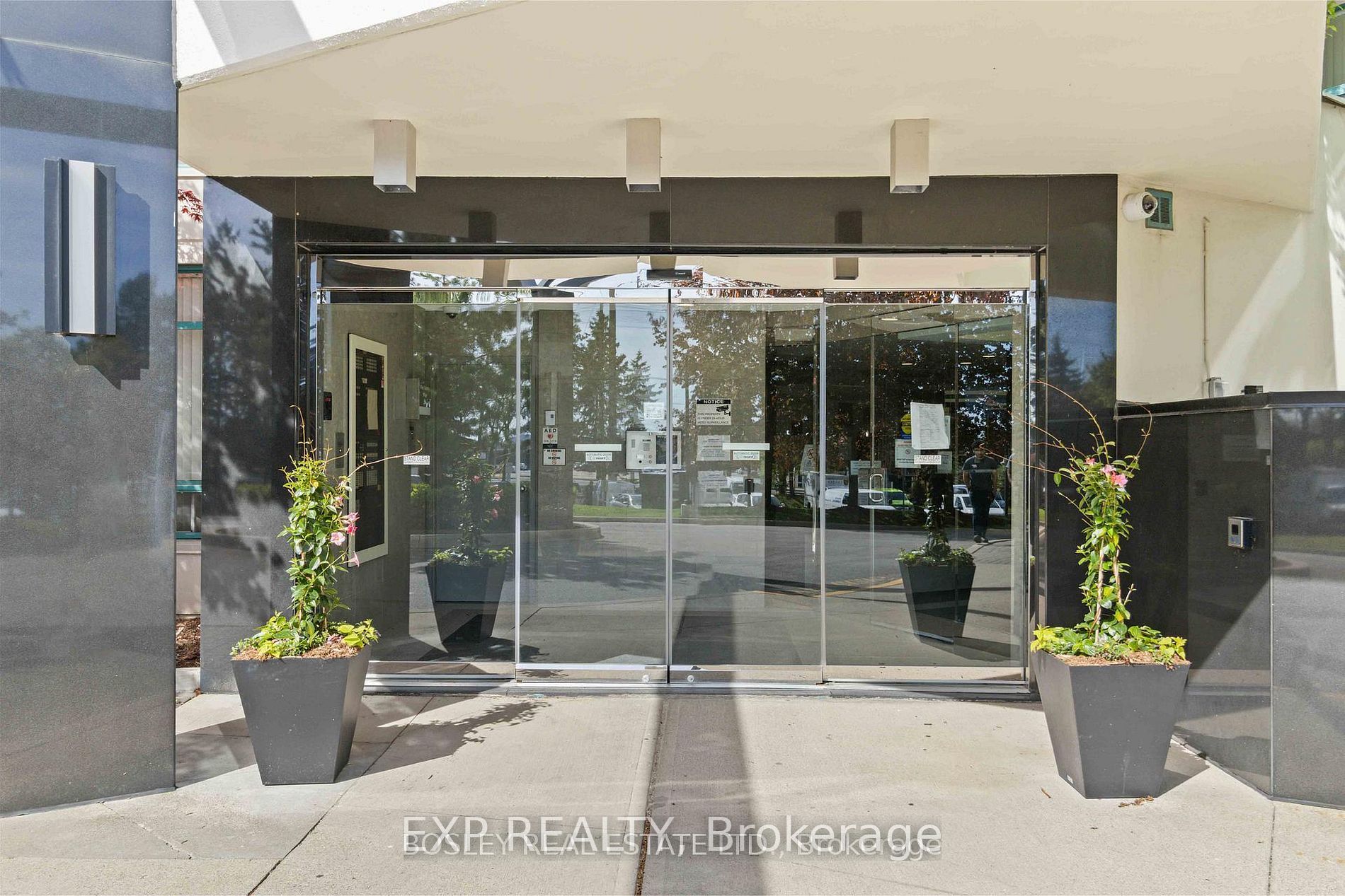 Unit 206 - 7250 Yonge Street, Vaughan 2