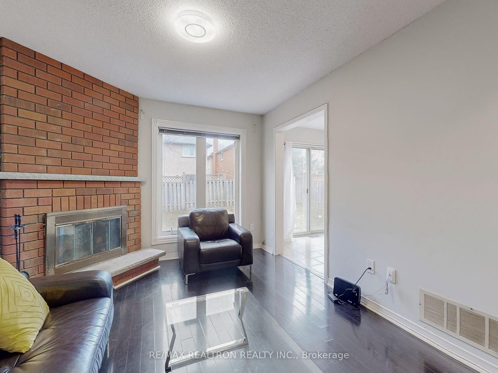 Unit Upper - 8 Estoril Street, Richmond Hill 4