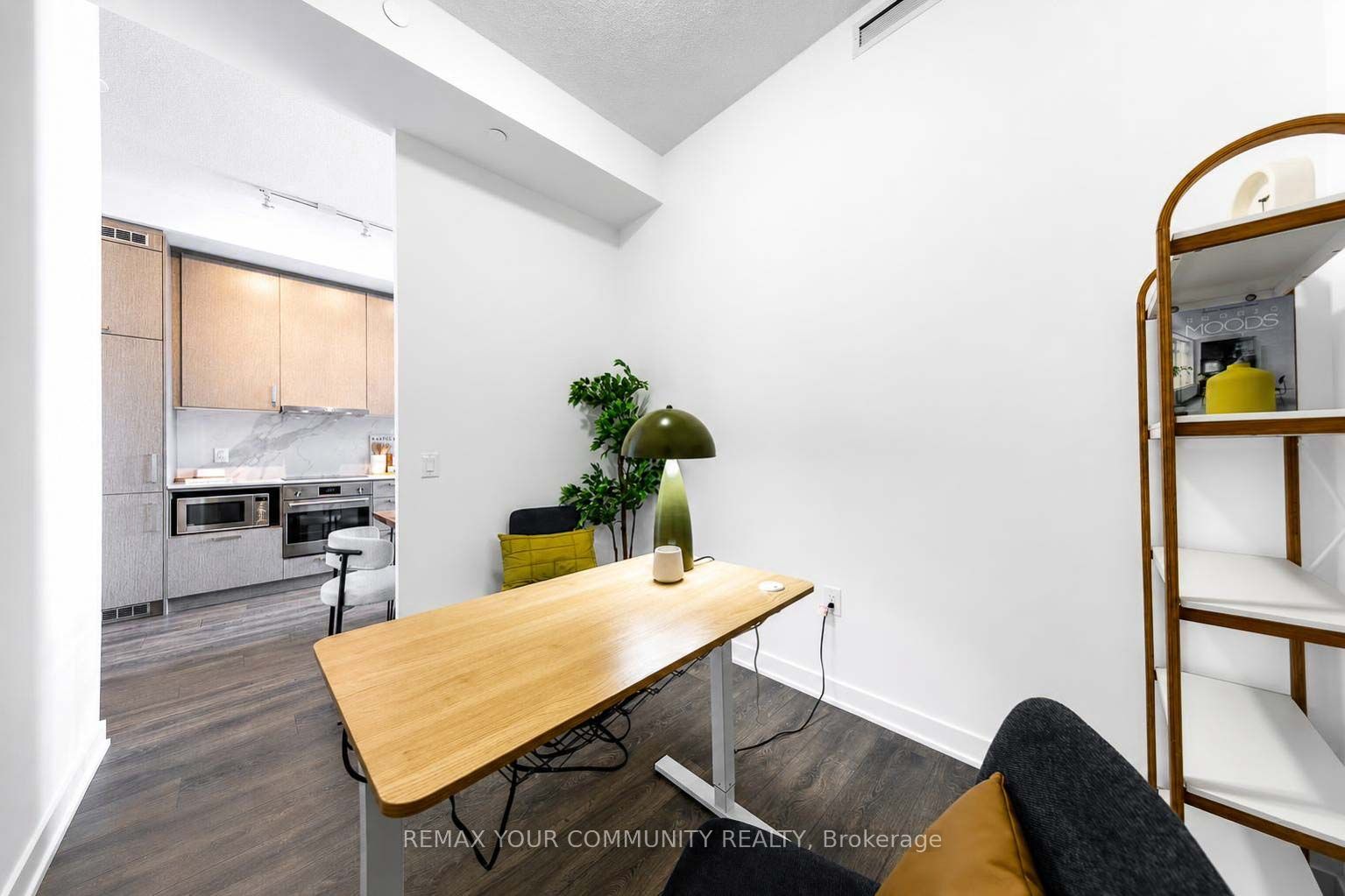 Unit 917 - 60 Honeycrisp Crescent, Vaughan 4