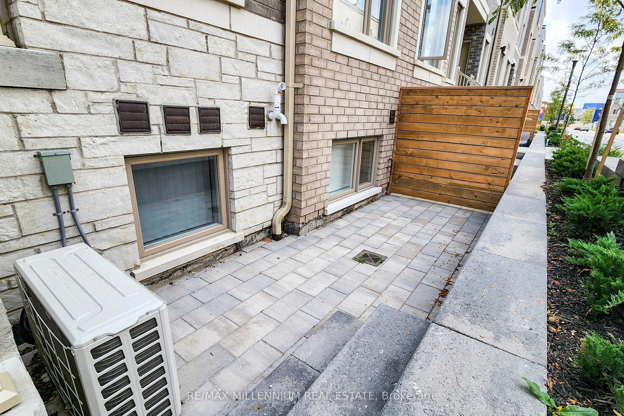 Unit 350 - 100 Honeycrisp Crescent, Vaughan 3