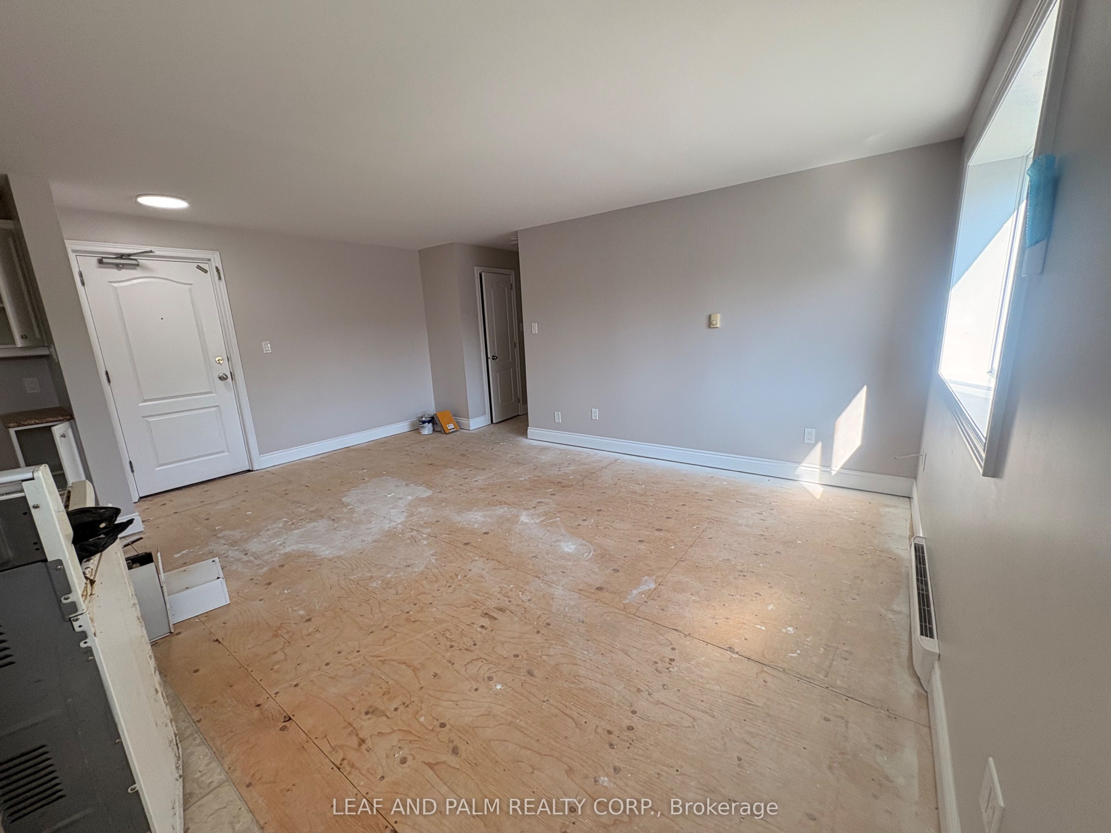Unit 8 - 31 Huron Heights Drive, Newmarket 2