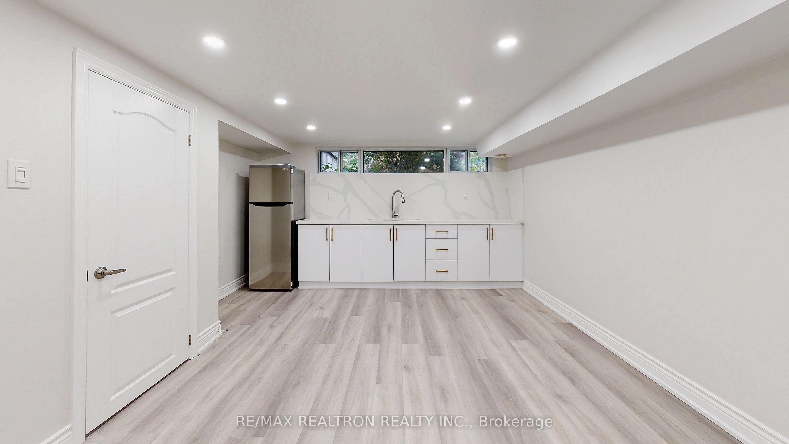 Unit Bachelor Unit BSMNT - 244 Browndale Crescent, Richmond Hill 4