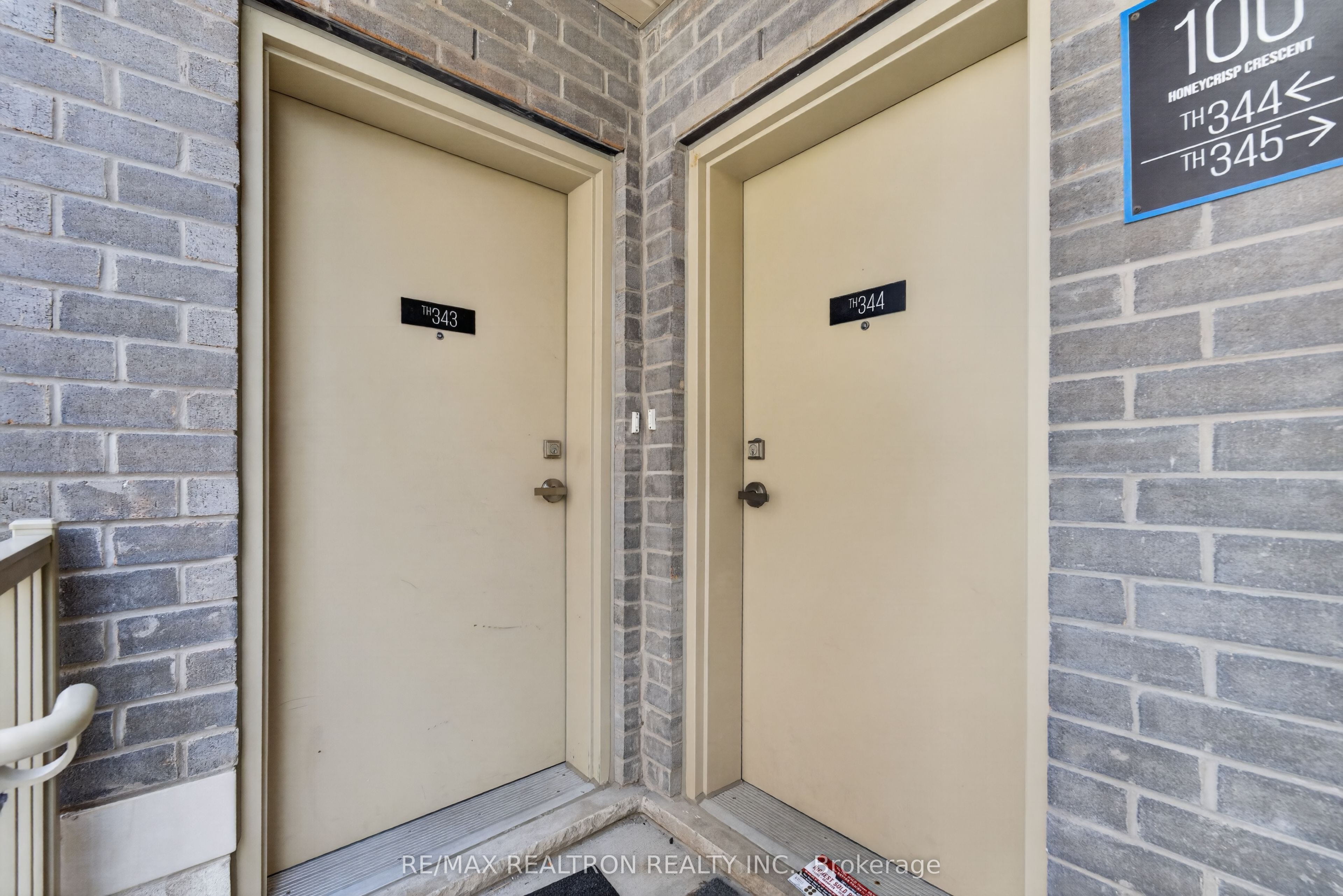 Unit 343 - 100 Honeycrisp Crescent, Vaughan 3